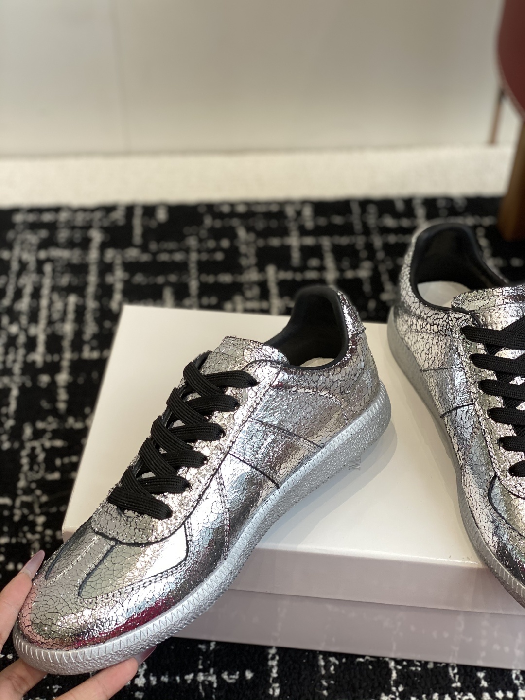 代购级
MaisonMargiela MM6 马吉拉 情侣款 喷墨 涂鸦 帆布 德训鞋 休闲 运动鞋