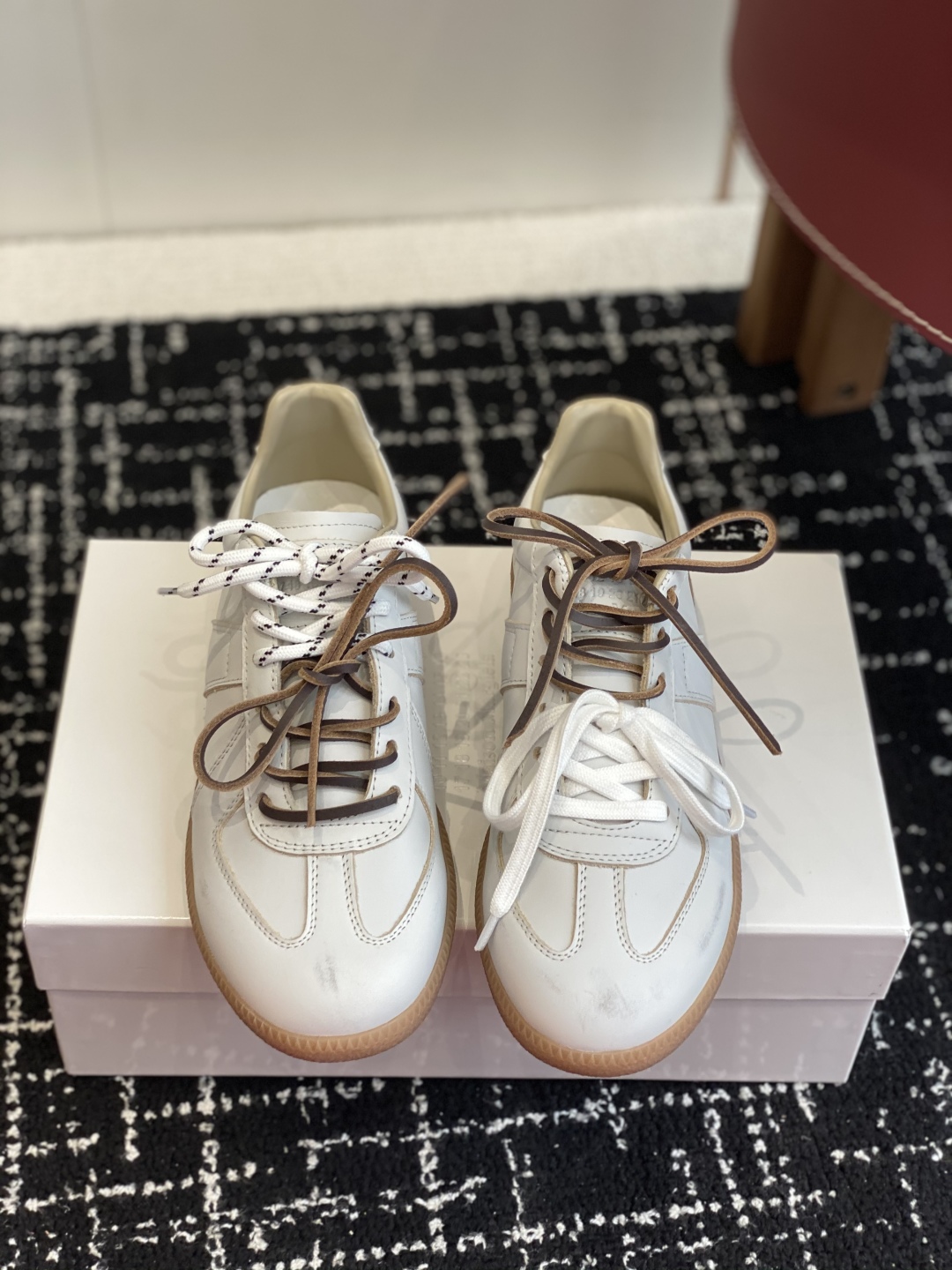 代购级
MaisonMargiela MM6 马吉拉 情侣款 喷墨 涂鸦 帆布 德训鞋 休闲 运动鞋

