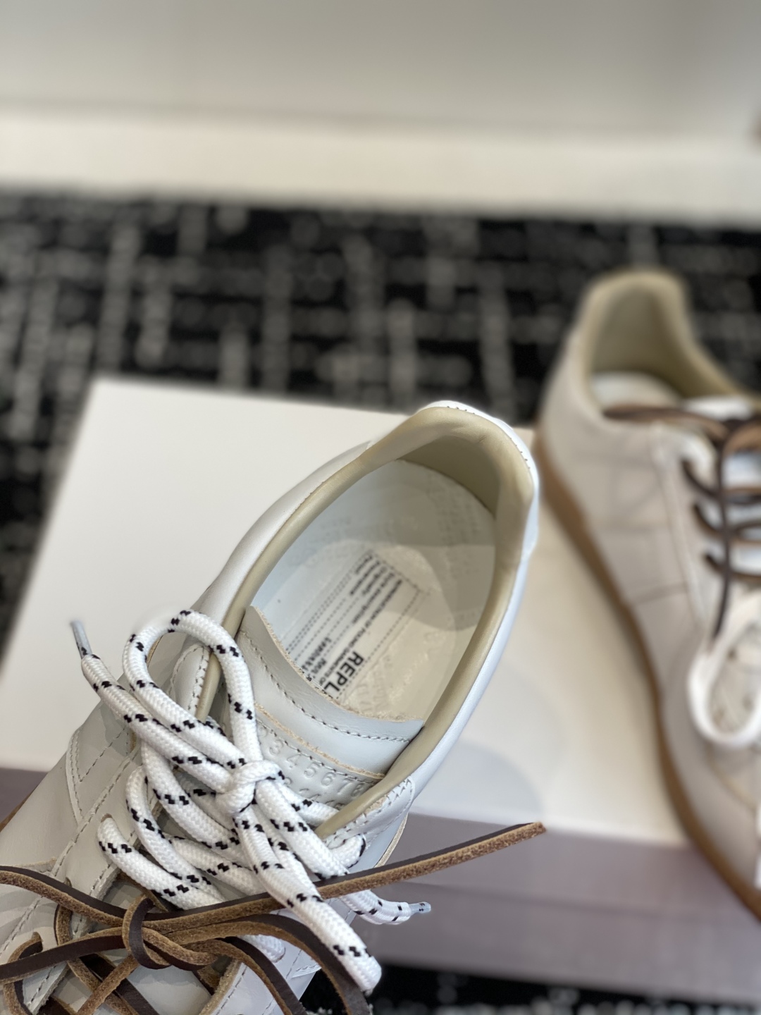 代购级
MaisonMargiela MM6 马吉拉 情侣款 喷墨 涂鸦 帆布 德训鞋 休闲 运动鞋

