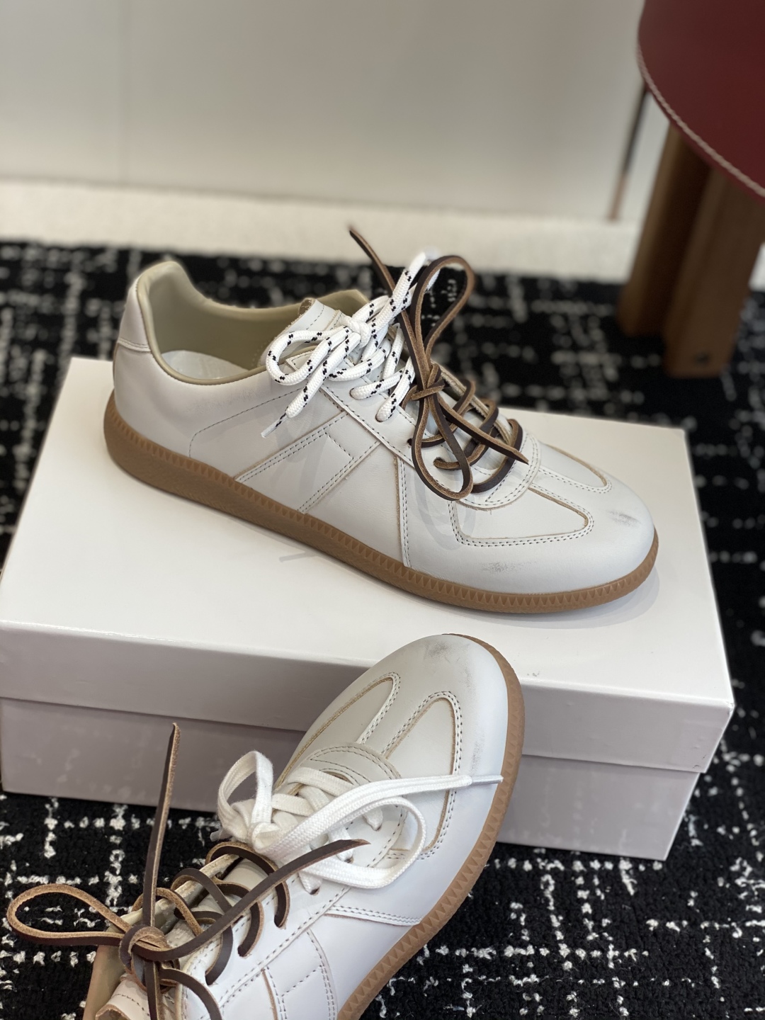 代购级
MaisonMargiela MM6 马吉拉 情侣款 喷墨 涂鸦 帆布 德训鞋 休闲 运动鞋

