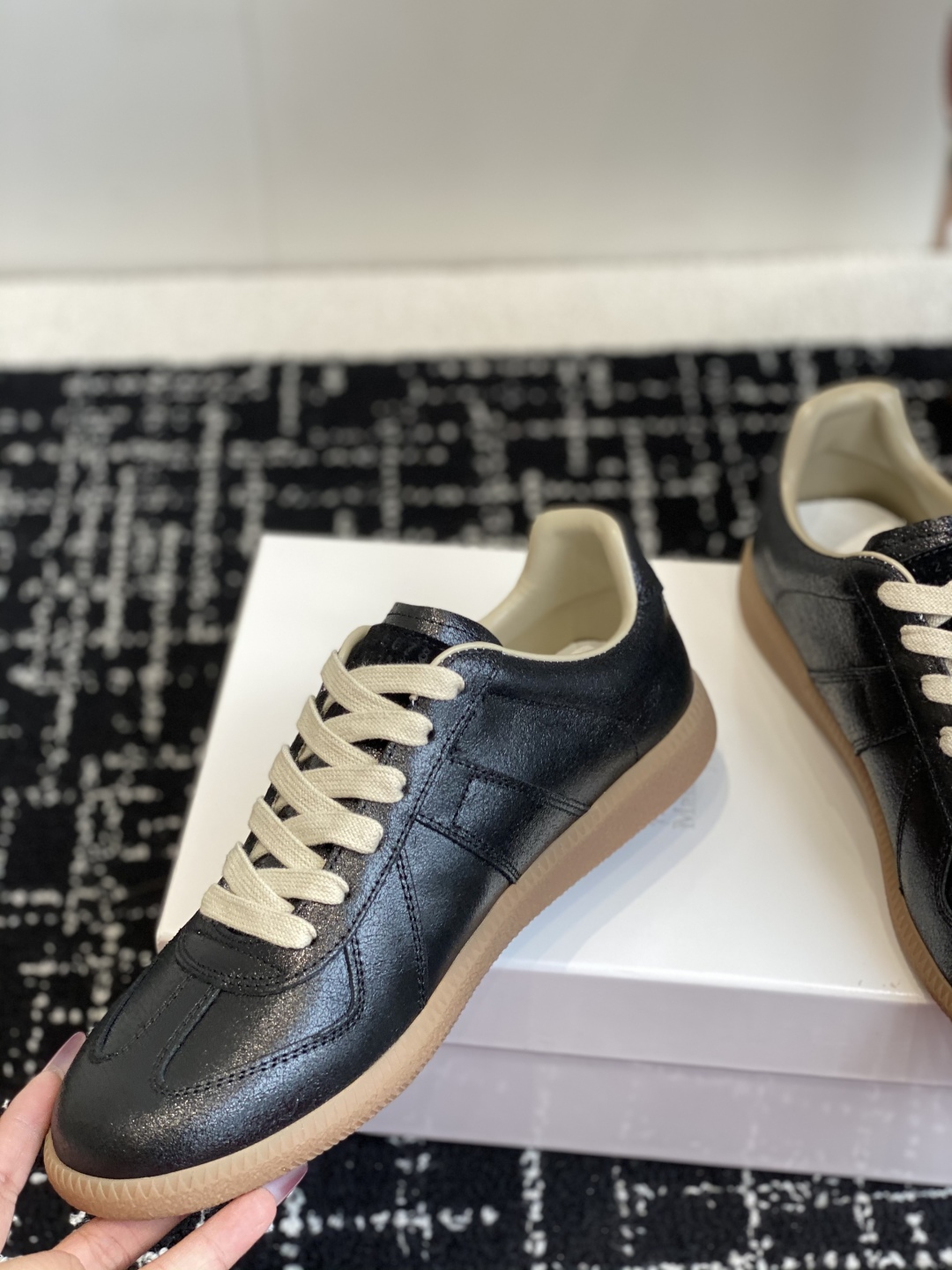 代购级
MaisonMargiela MM6 马吉拉 情侣款 喷墨 涂鸦 帆布 德训鞋 休闲 运动鞋

