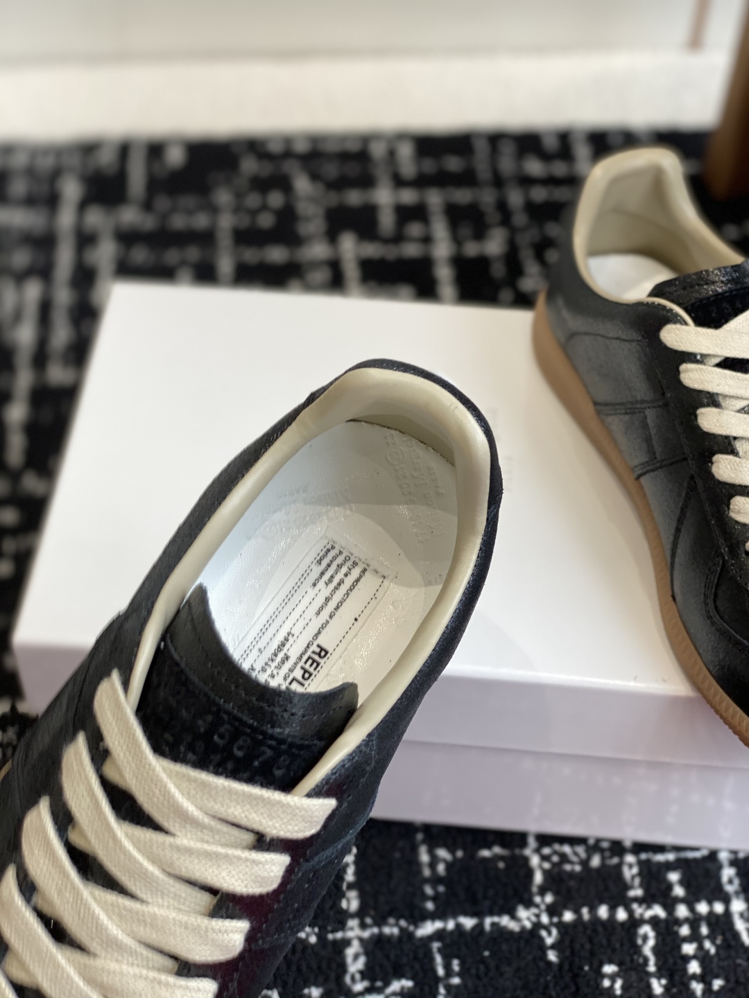 代购级
MaisonMargiela MM6 马吉拉 情侣款 喷墨 涂鸦 帆布 德训鞋 休闲 运动鞋


