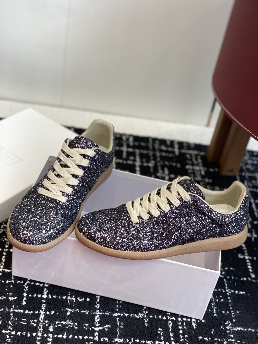 代购级
MaisonMargiela MM6 马吉拉 情侣款 喷墨 涂鸦 帆布 德训鞋 休闲 运动鞋