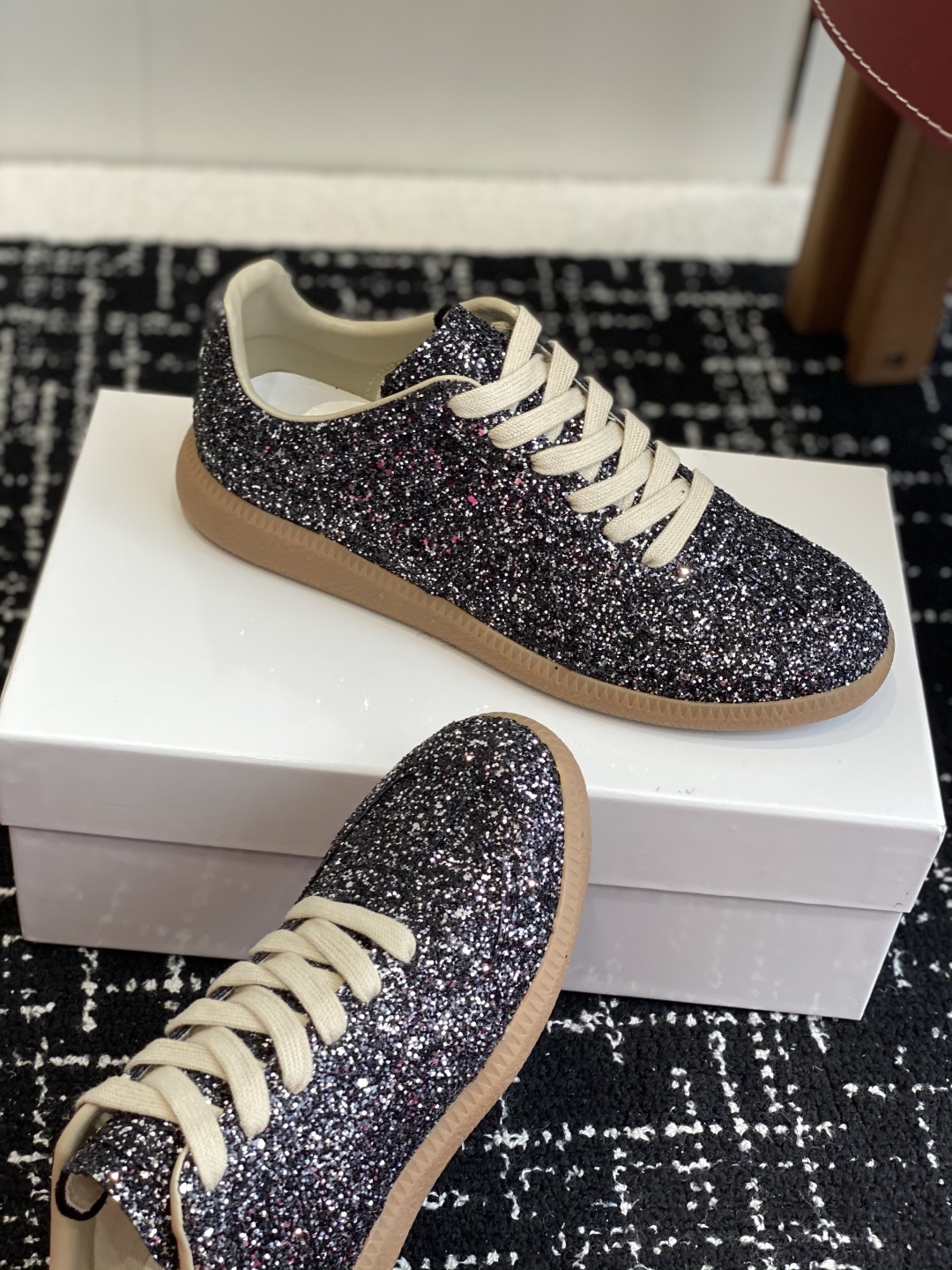 代购级
MaisonMargiela MM6 马吉拉 情侣款 喷墨 涂鸦 帆布 德训鞋 休闲 运动鞋