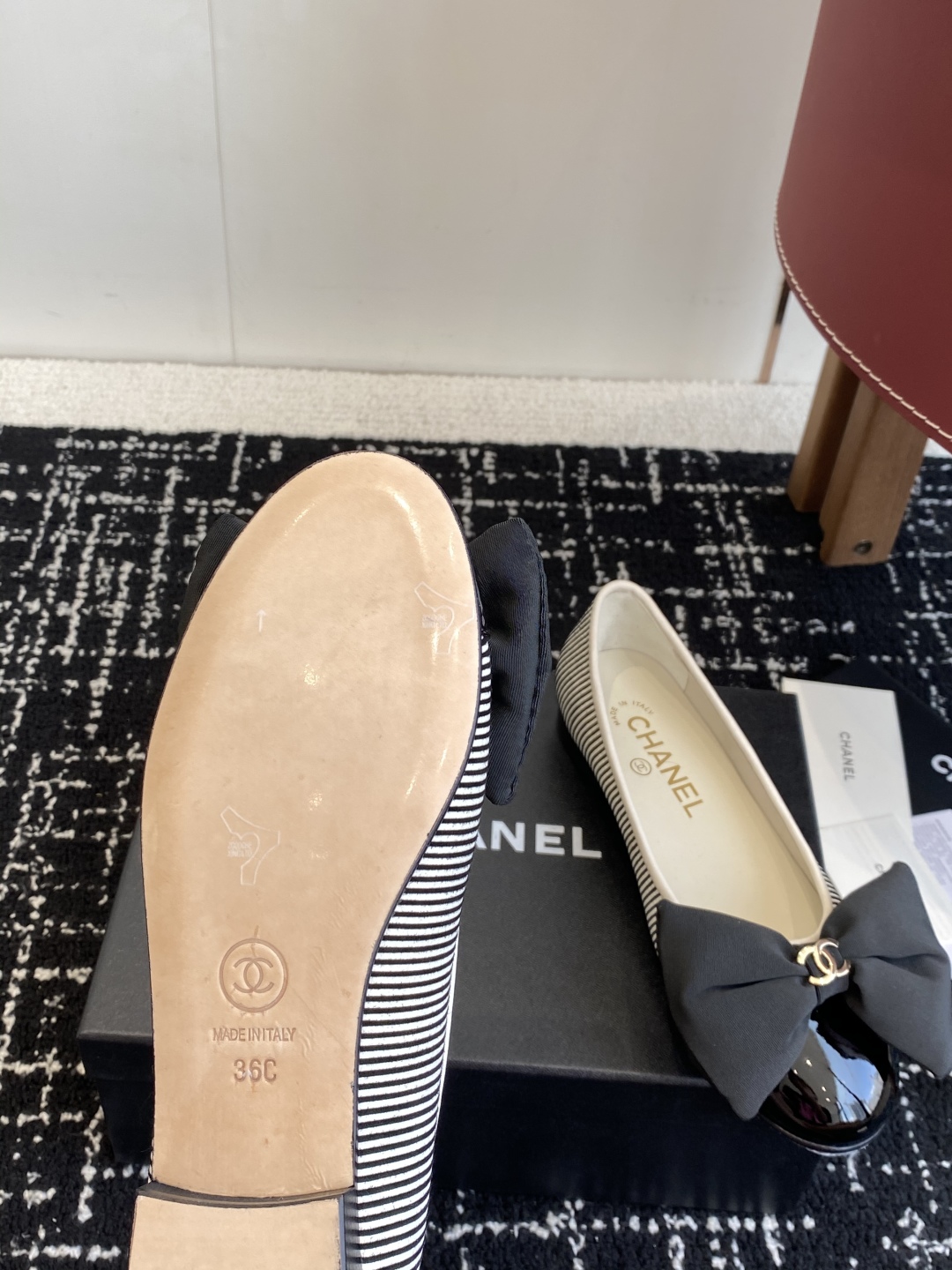 代购级
Chanel 25ss 春夏系列 玛丽珍 芭蕾舞鞋

非常火的蝴蝶结 设计手工车线非常耗时耗力
