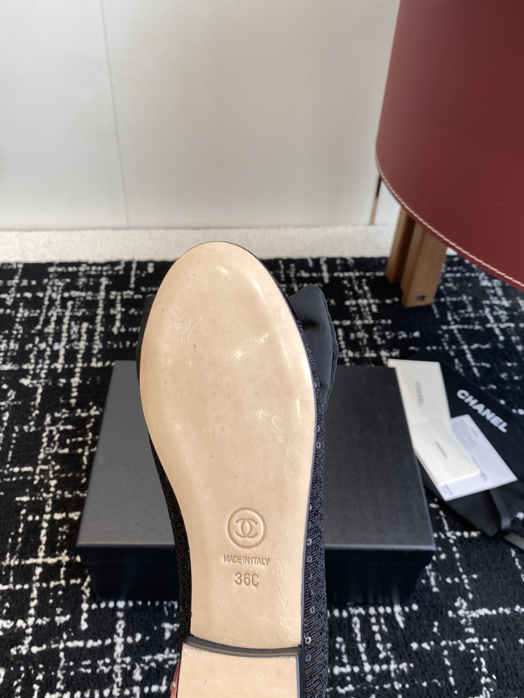 代购级
Chanel 25ss 春夏系列 玛丽珍 芭蕾舞鞋

非常火的蝴蝶结 设计手工车线非常耗时耗力
