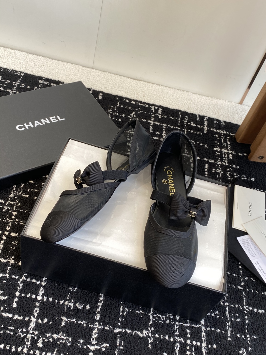 代购级
CHANEL 香奈儿 25ss 春夏秀款中空凉鞋 

第一眼看上就被种草了根据天气变化自由穿搭！