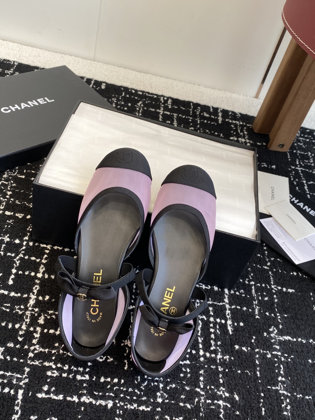 代购级
CHANEL 香奈儿 25ss 春夏秀款中空凉鞋 

第一眼看上就被种草了根据天气变化自由穿搭！