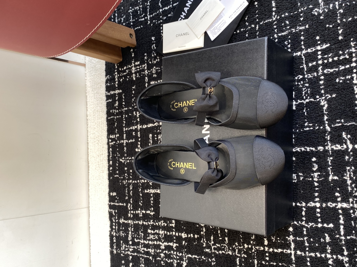 代购级
CHANEL 香奈儿 25ss 春夏秀款中空凉鞋 

第一眼看上就被种草了根据天气变化自由穿搭！