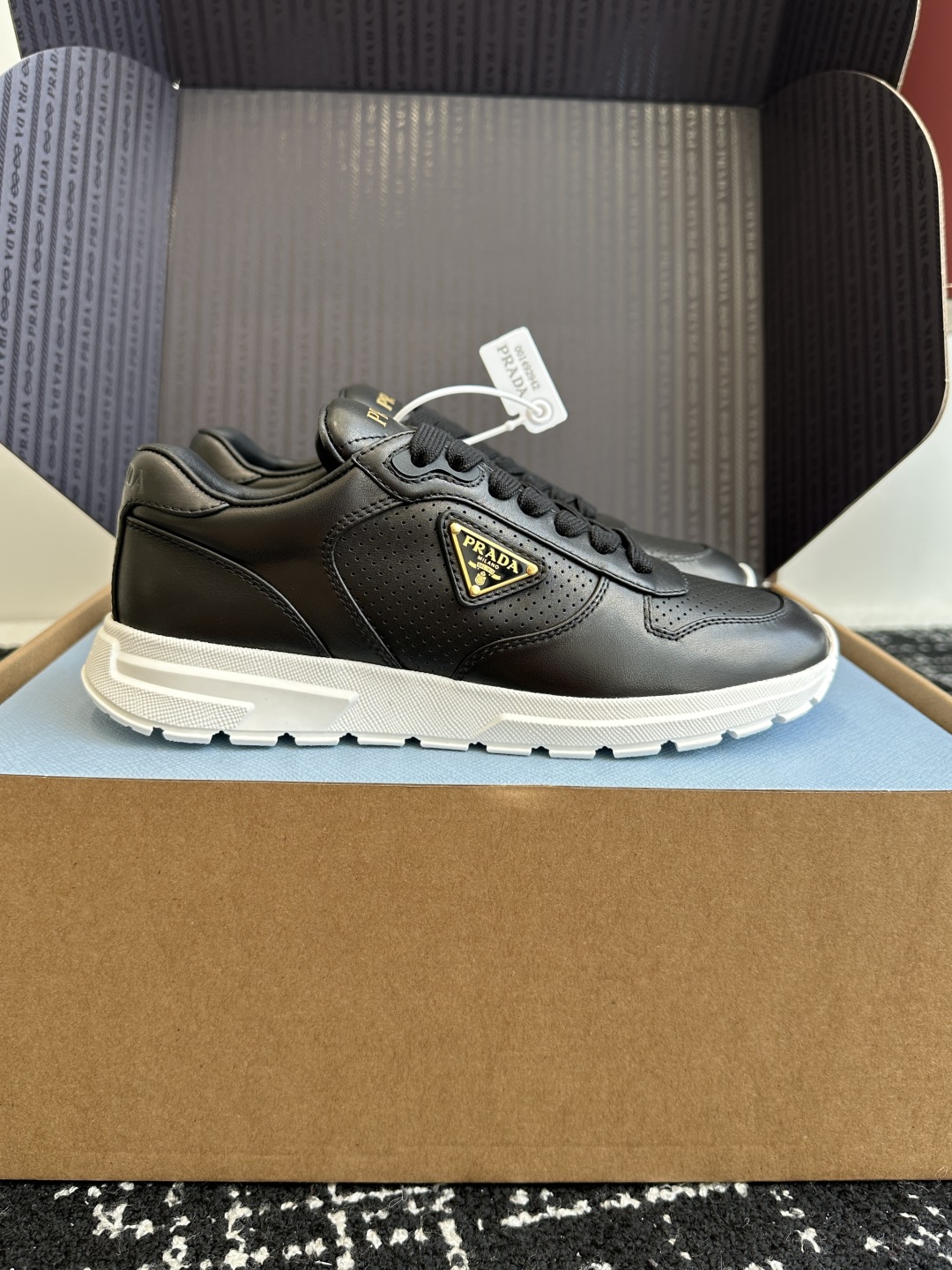 东莞代购级（官网同步✈️盒包装）
Prada 普拉达 25ss 春夏新款 德训鞋 休闲鞋 

精工制造，