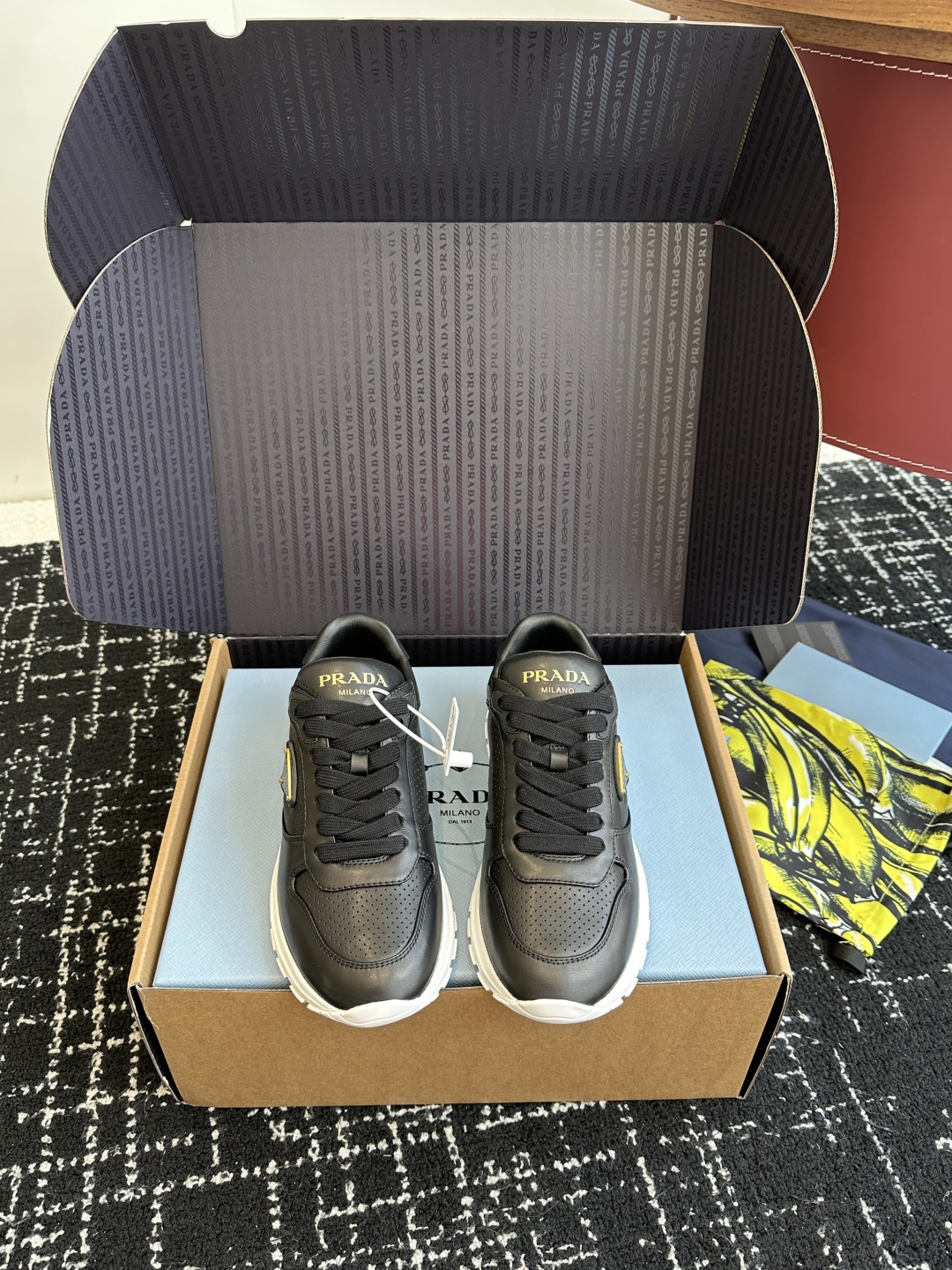 东莞代购级（官网同步✈️盒包装）
Prada 普拉达 25ss 春夏新款 德训鞋 休闲鞋 

精工制造，