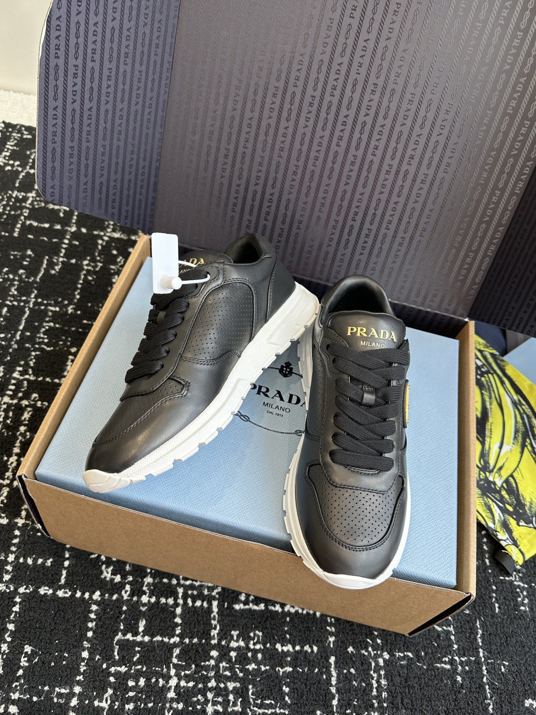 东莞代购级（官网同步✈️盒包装）
Prada 普拉达 25ss 春夏新款 德训鞋 休闲鞋 

精工制造，