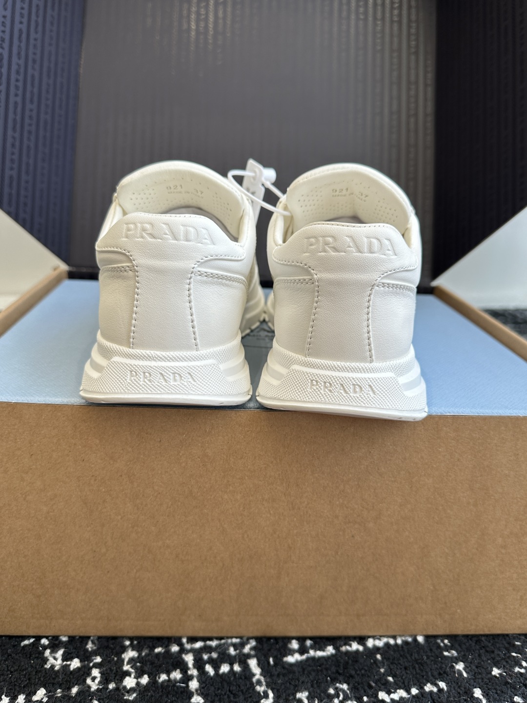 东莞代购级（官网同步✈️盒包装）
Prada 普拉达 25ss 春夏新款 德训鞋 休闲鞋 

精工制造，