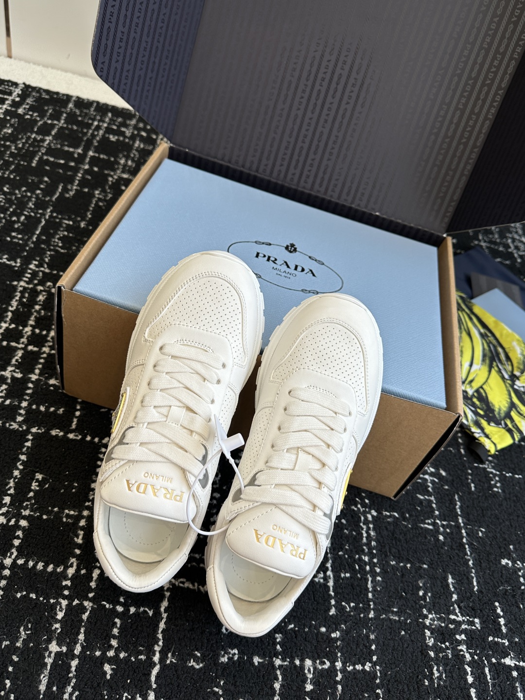 东莞代购级（官网同步✈️盒包装）
Prada 普拉达 25ss 春夏新款 德训鞋 休闲鞋 

精工制造，