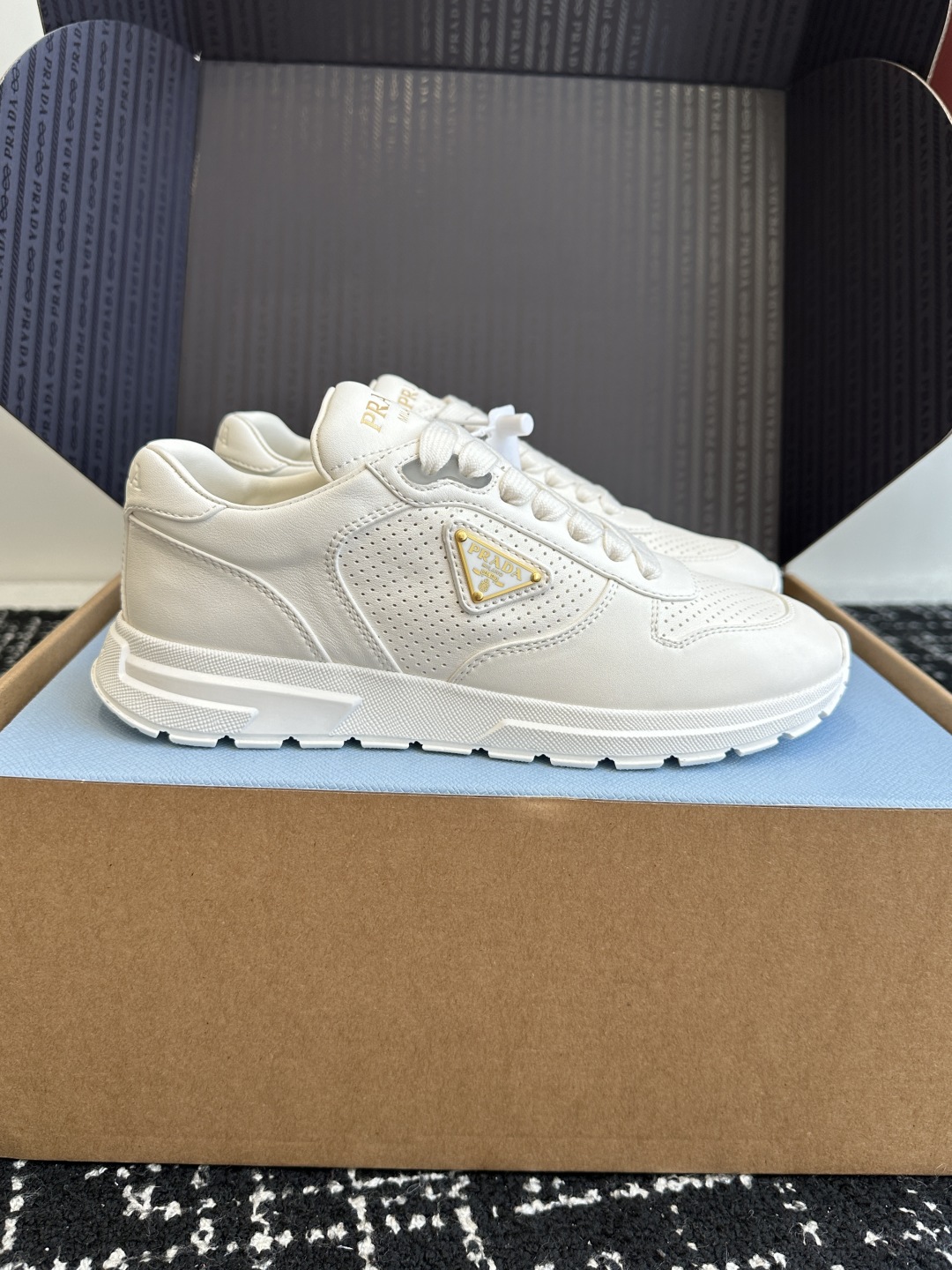 东莞代购级（官网同步✈️盒包装）
Prada 普拉达 25ss 春夏新款 德训鞋 休闲鞋 

精工制造，