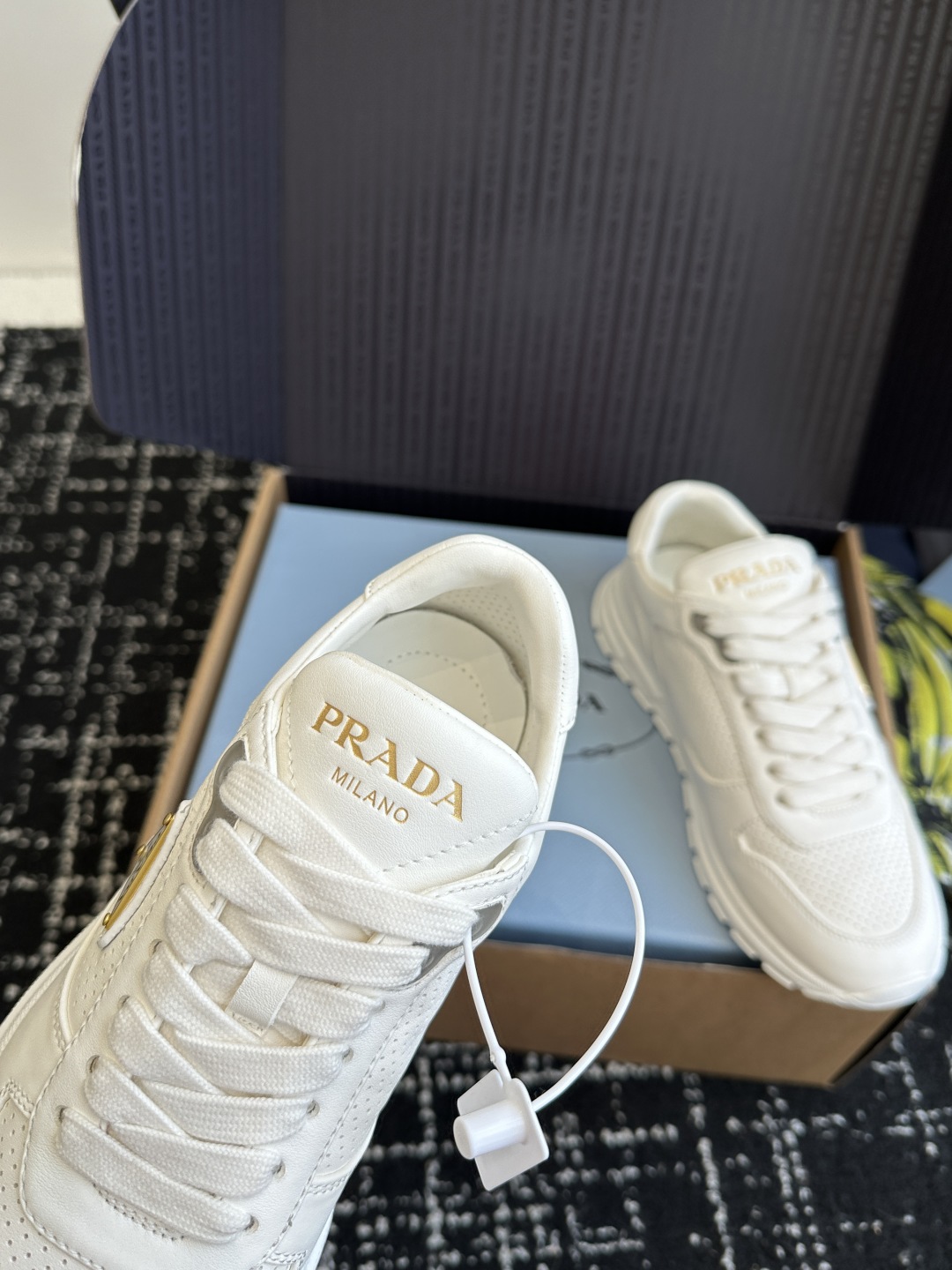东莞代购级（官网同步✈️盒包装）
Prada 普拉达 25ss 春夏新款 德训鞋 休闲鞋 

精工制造，