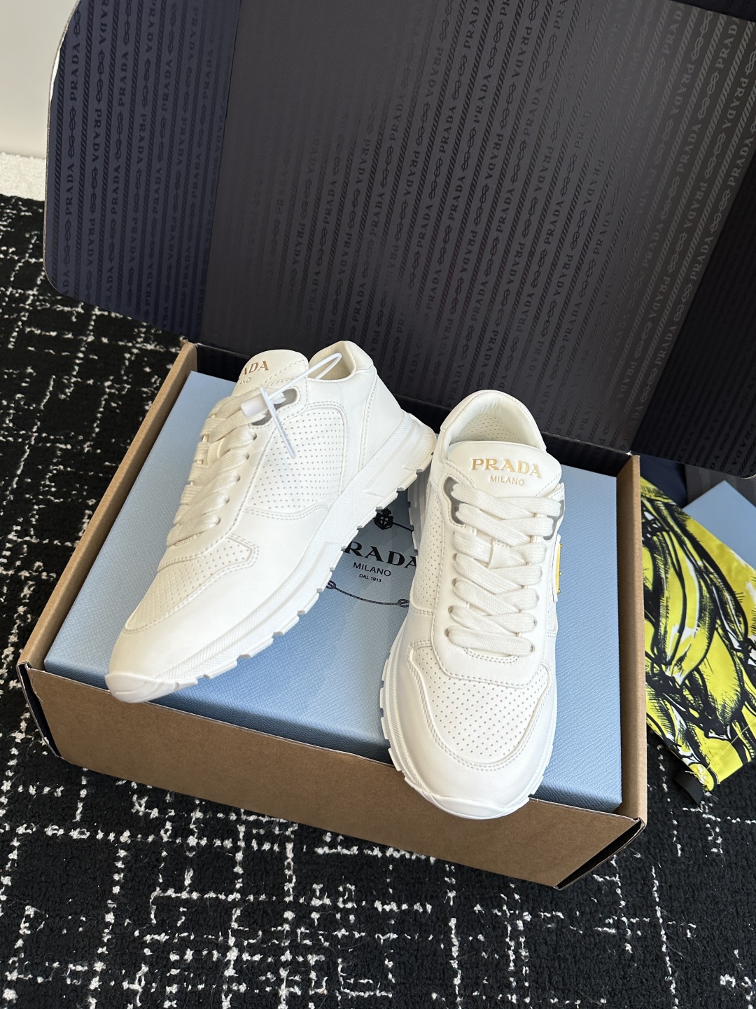 东莞代购级（官网同步✈️盒包装）
Prada 普拉达 25ss 春夏新款 德训鞋 休闲鞋 

精工制造，