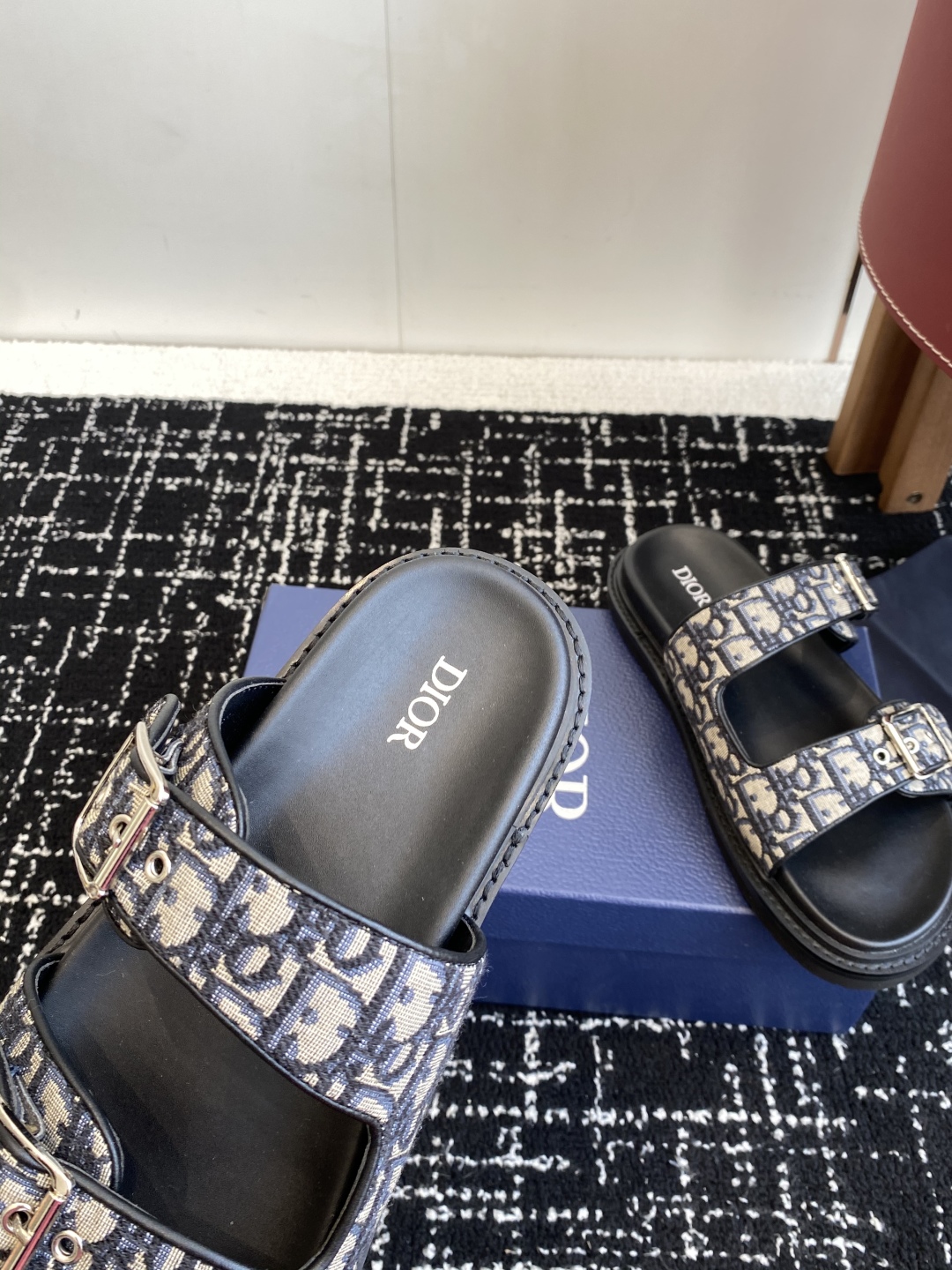 代购级
Dior  25ss 春夏最新款  男士超轻发泡大底 凉拖

夏威夷沙滩运动拖鞋 Angelab