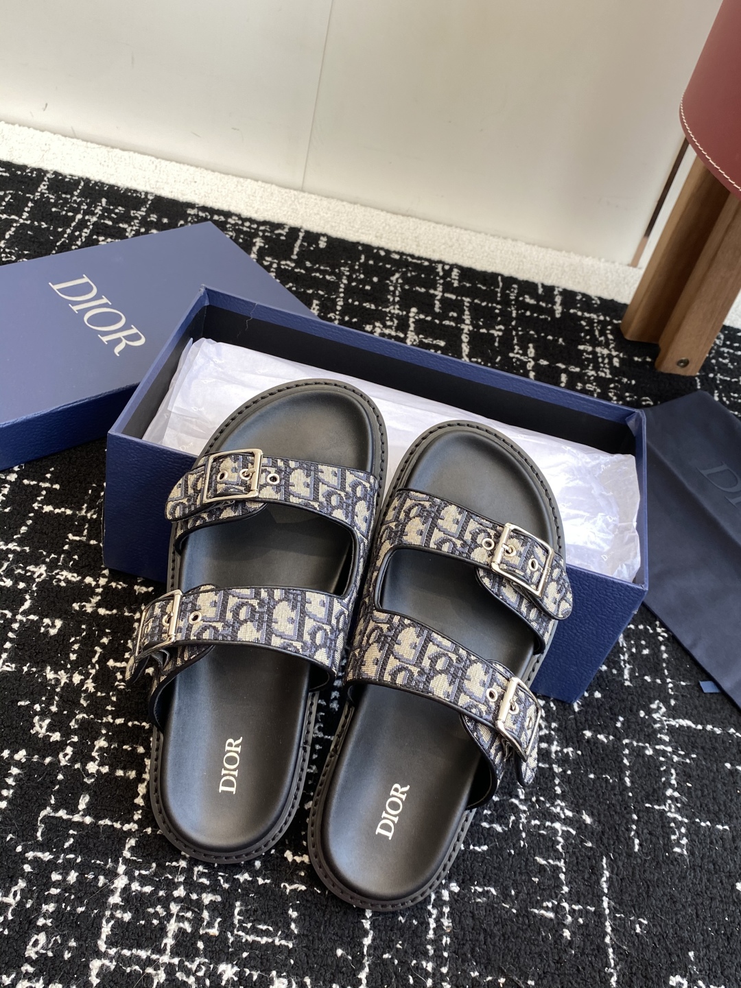 代购级
Dior  25ss 春夏最新款  男士超轻发泡大底 凉拖

夏威夷沙滩运动拖鞋 Angelab