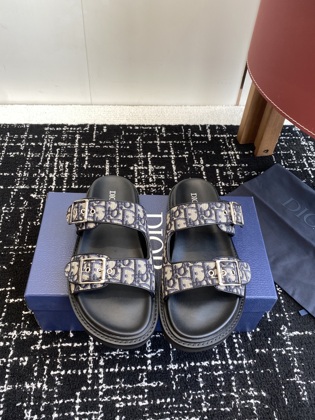 代购级
Dior  25ss 春夏最新款  男士超轻发泡大底 凉拖

夏威夷沙滩运动拖鞋 Angelab