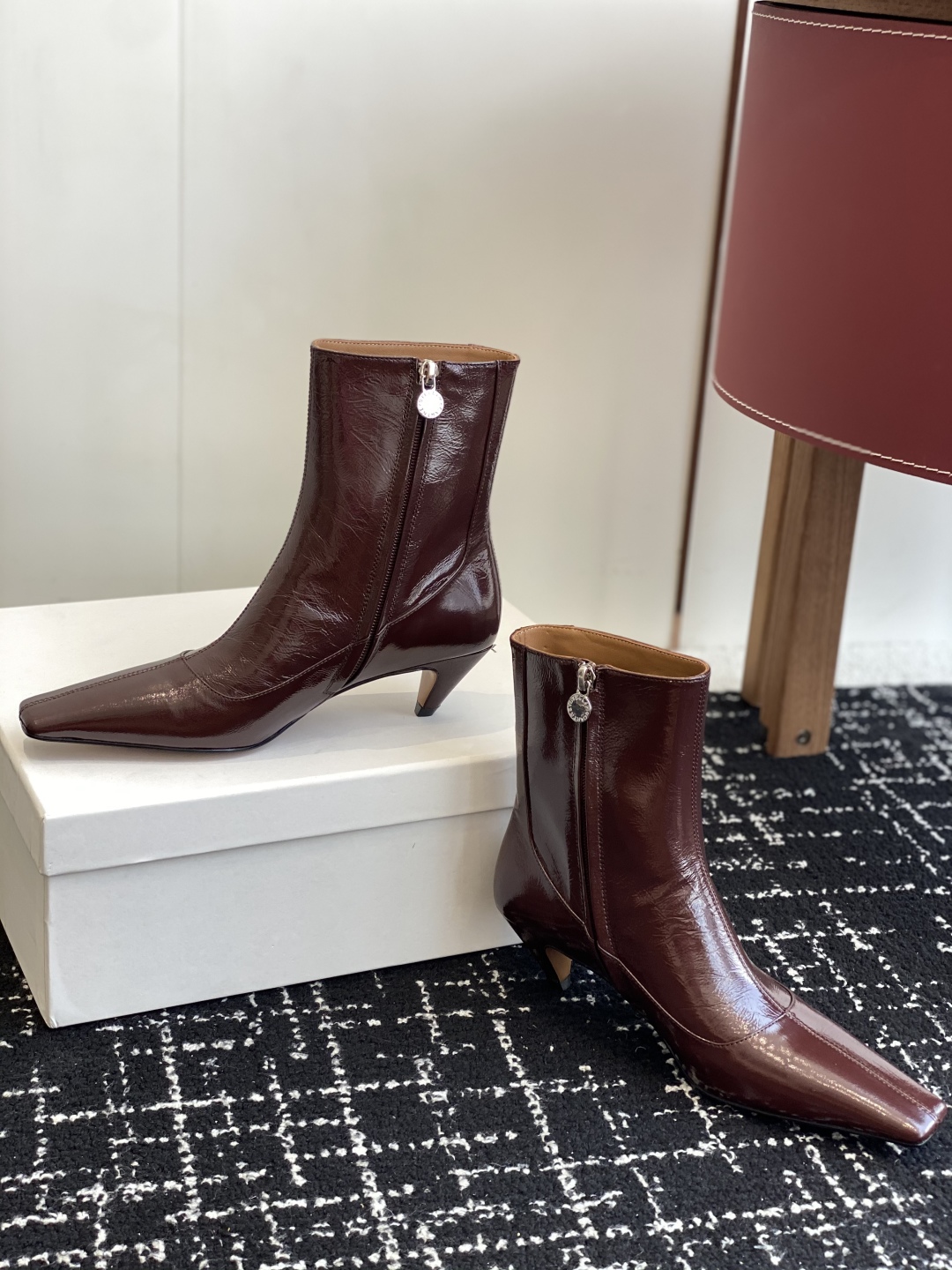 
代购级
Stella Mccartney（斯特拉麦卡托尼）来自英国的奢侈品牌。

品牌的设计风格主要以