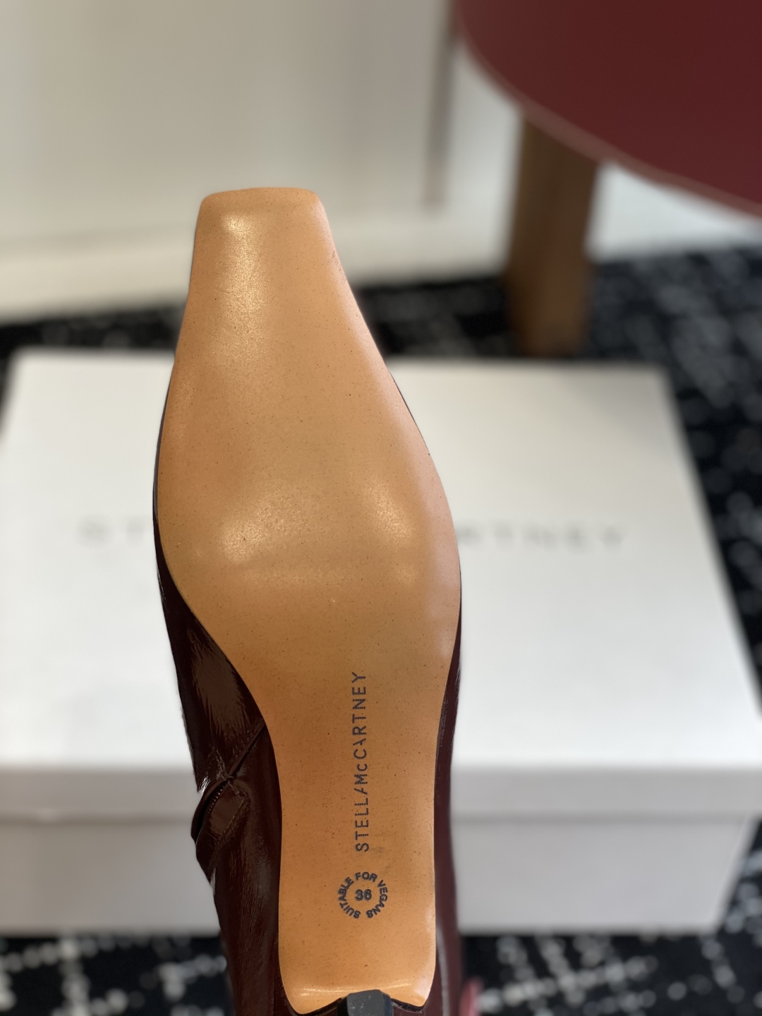 
代购级
Stella Mccartney（斯特拉麦卡托尼）来自英国的奢侈品牌。

品牌的设计风格主要以