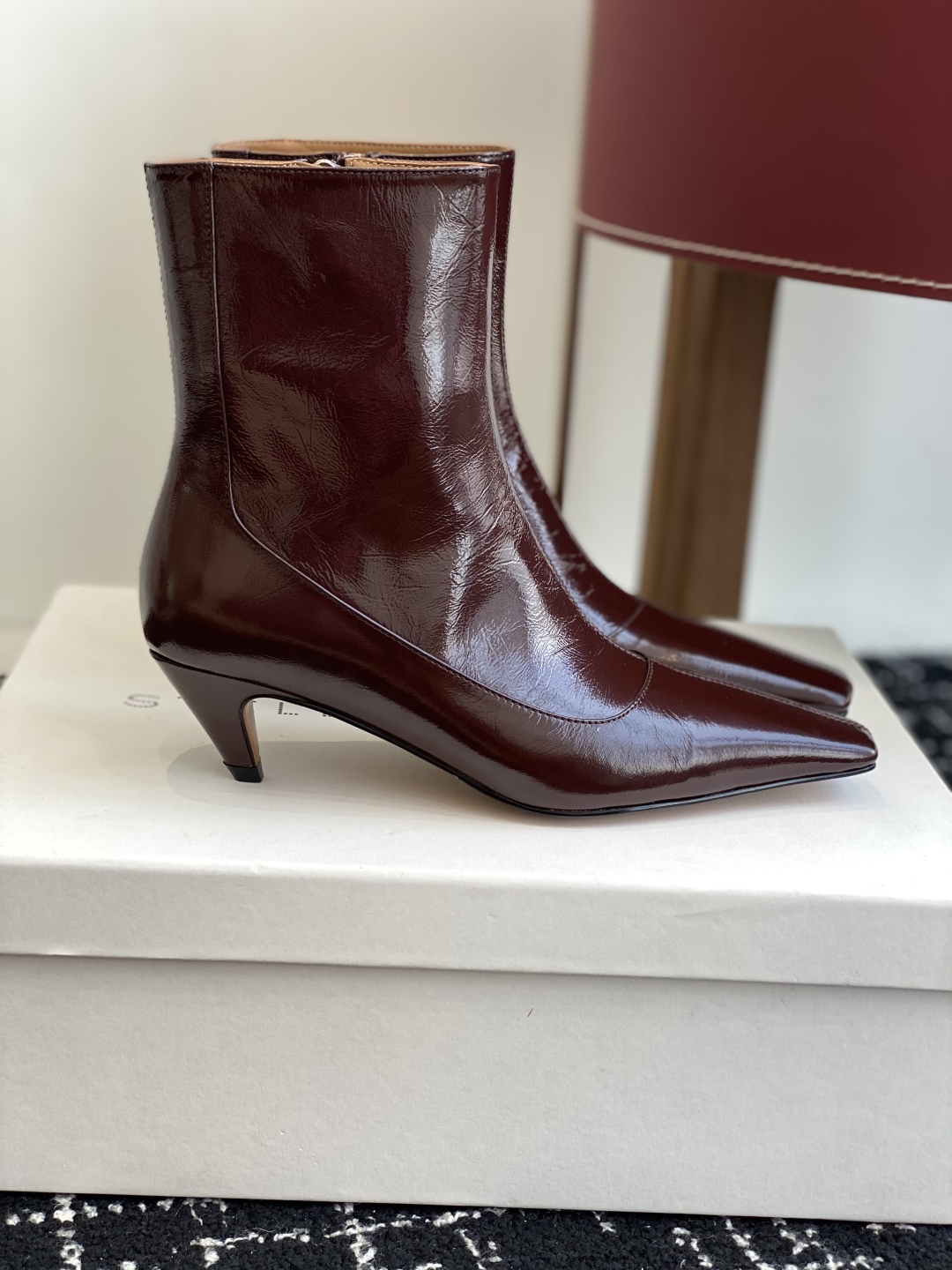 
代购级
Stella Mccartney（斯特拉麦卡托尼）来自英国的奢侈品牌。

品牌的设计风格主要以