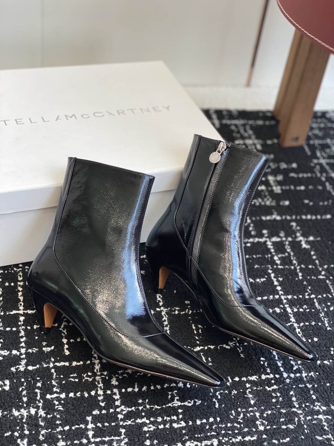 
代购级
Stella Mccartney（斯特拉麦卡托尼）来自英国的奢侈品牌。

品牌的设计风格主要以