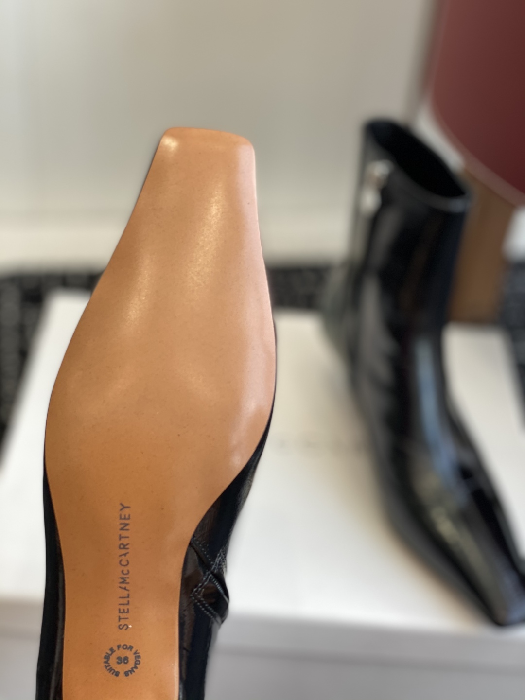 
代购级
Stella Mccartney（斯特拉麦卡托尼）来自英国的奢侈品牌。

品牌的设计风格主要以
