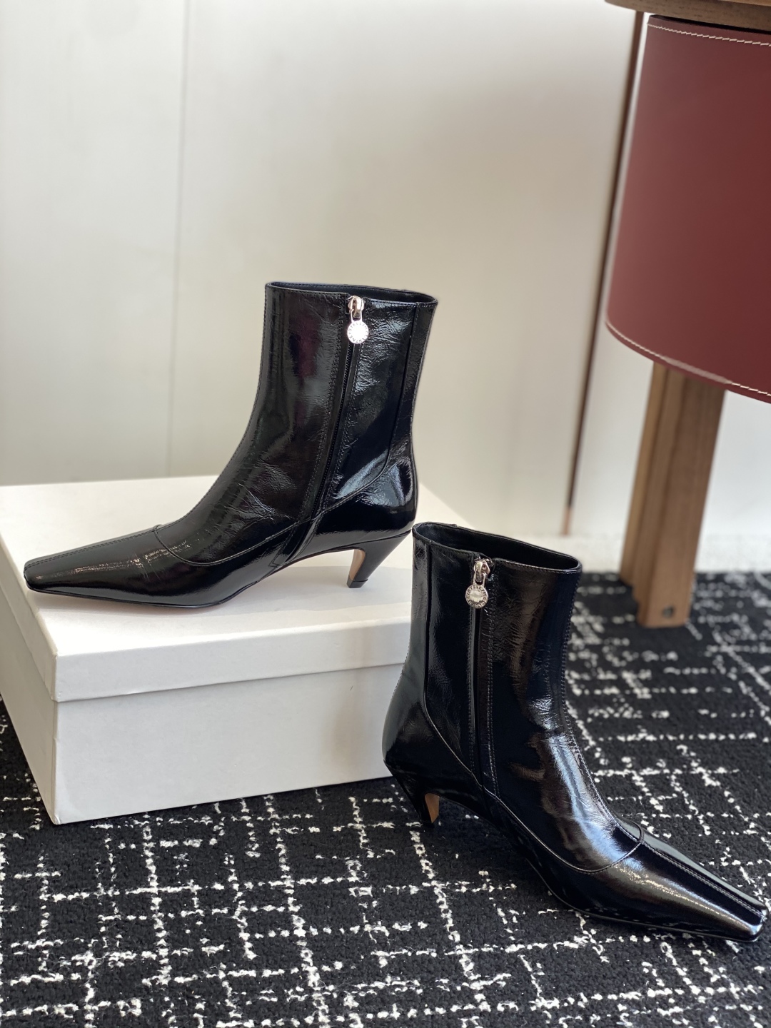 
代购级
Stella Mccartney（斯特拉麦卡托尼）来自英国的奢侈品牌。

品牌的设计风格主要以