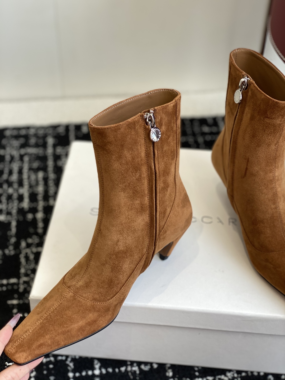 
代购级
Stella Mccartney（斯特拉麦卡托尼）来自英国的奢侈品牌。

品牌的设计风格主要以