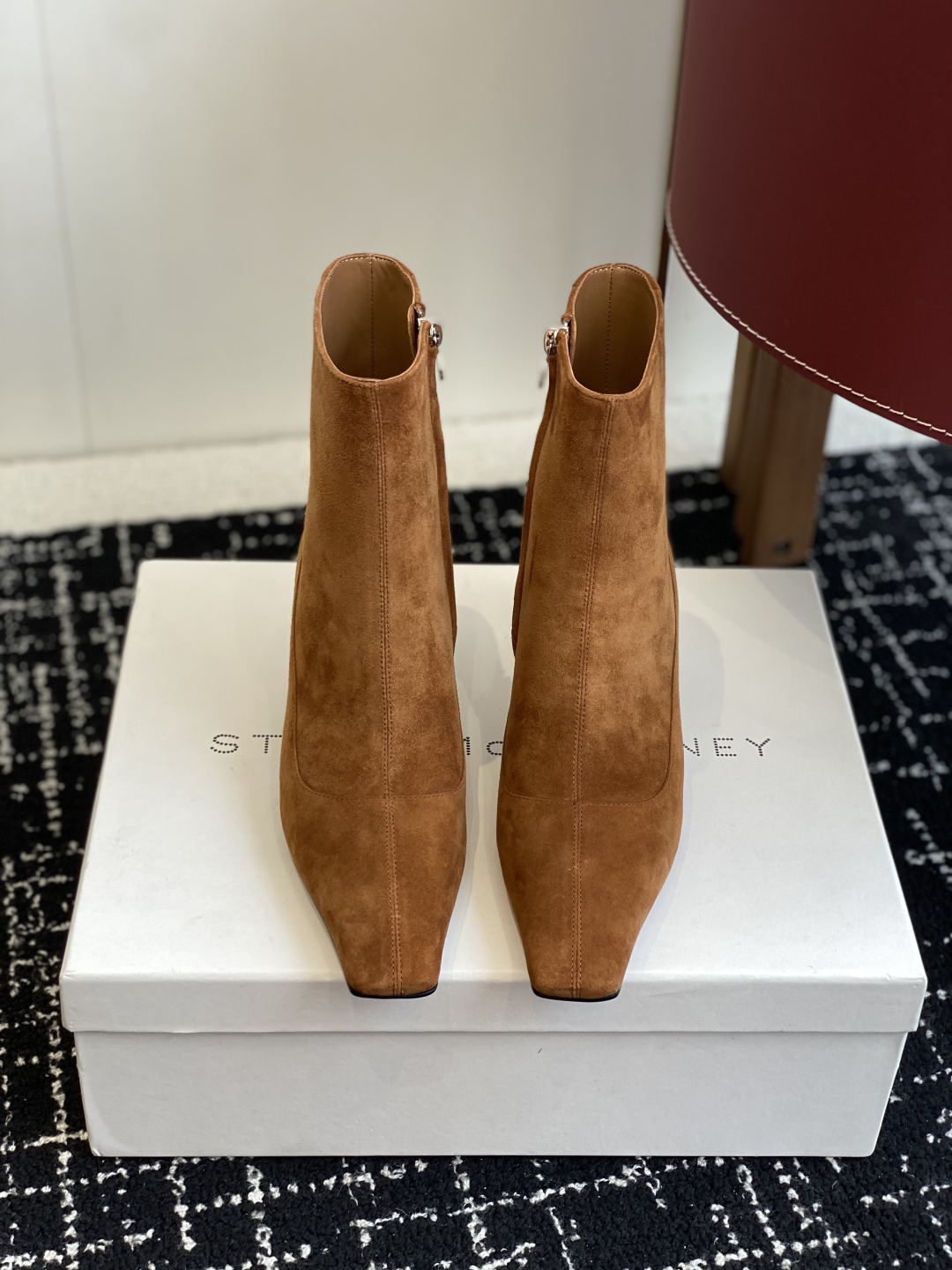 
代购级
Stella Mccartney（斯特拉麦卡托尼）来自英国的奢侈品牌。

品牌的设计风格主要以