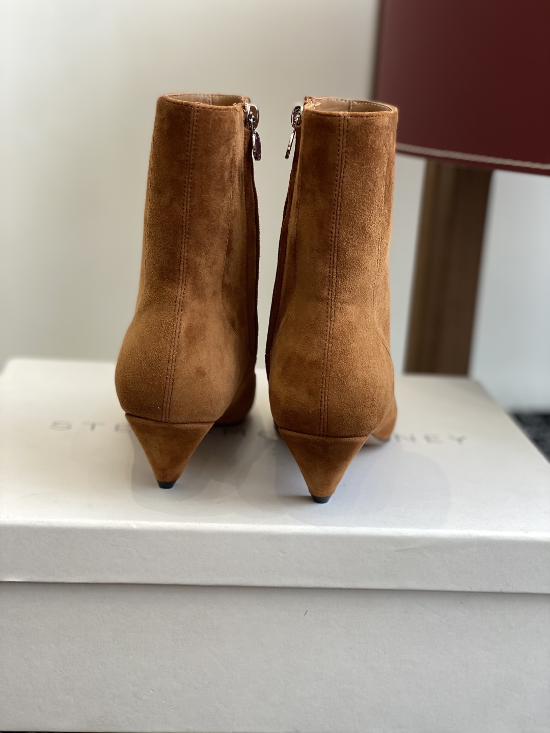 
代购级
Stella Mccartney（斯特拉麦卡托尼）来自英国的奢侈品牌。

品牌的设计风格主要以