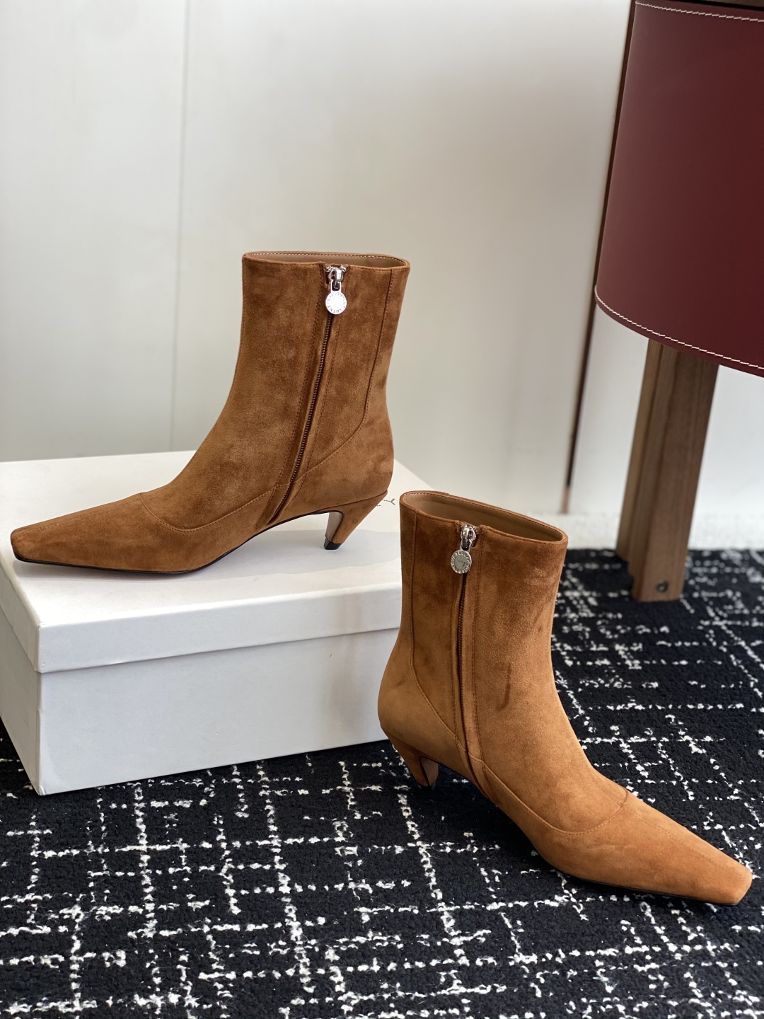
代购级
Stella Mccartney（斯特拉麦卡托尼）来自英国的奢侈品牌。

品牌的设计风格主要以