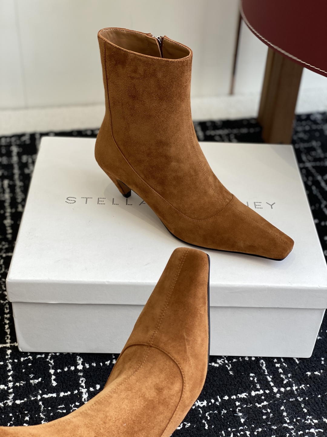 
代购级
Stella Mccartney（斯特拉麦卡托尼）来自英国的奢侈品牌。

品牌的设计风格主要以