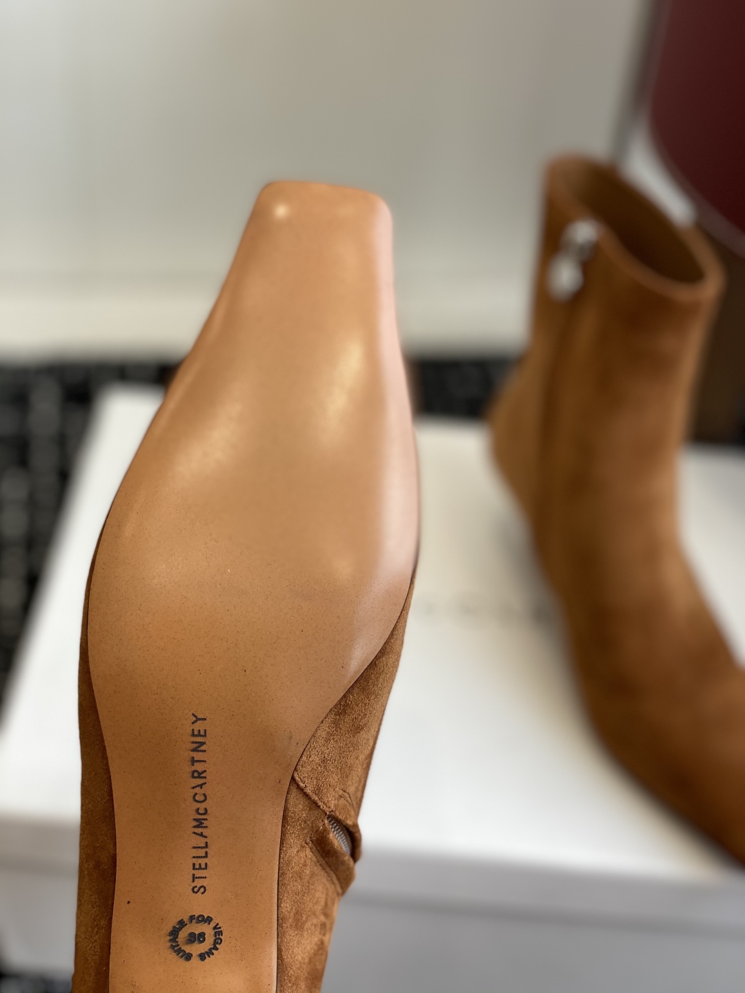 
代购级
Stella Mccartney（斯特拉麦卡托尼）来自英国的奢侈品牌。

品牌的设计风格主要以