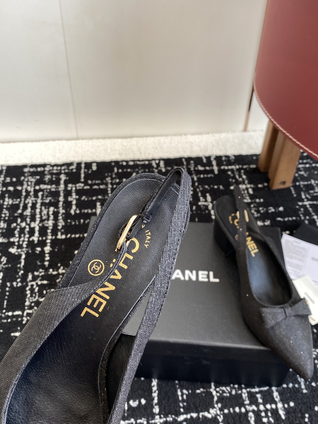 代购级
小香CHANEL25ss 早春新品太香了 蝴蝶结尖头单鞋凉鞋系列!

这双我称之为“氛围感之神”