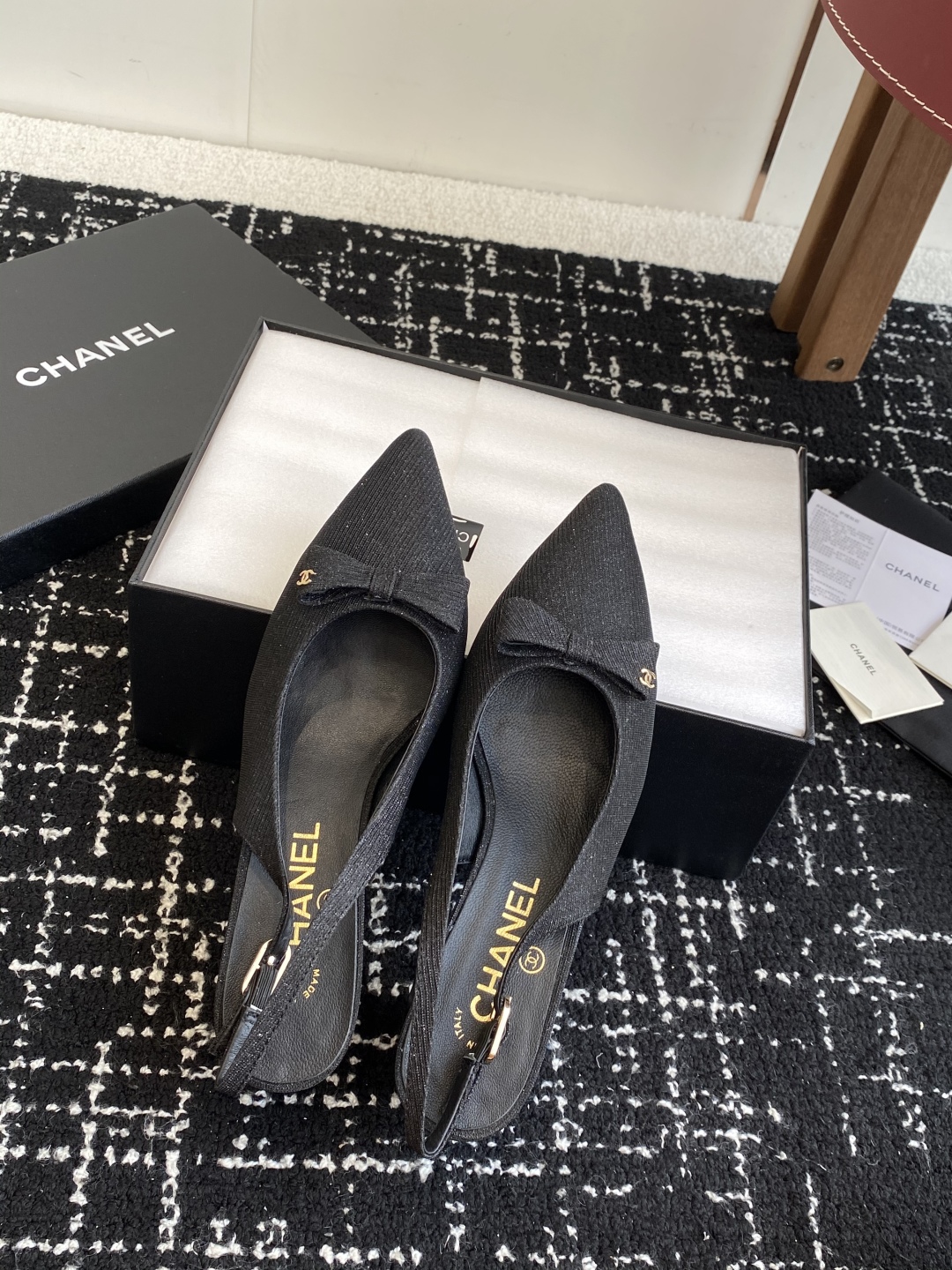 代购级
小香CHANEL25ss 早春新品太香了 蝴蝶结尖头单鞋凉鞋系列!

这双我称之为“氛围感之神”
