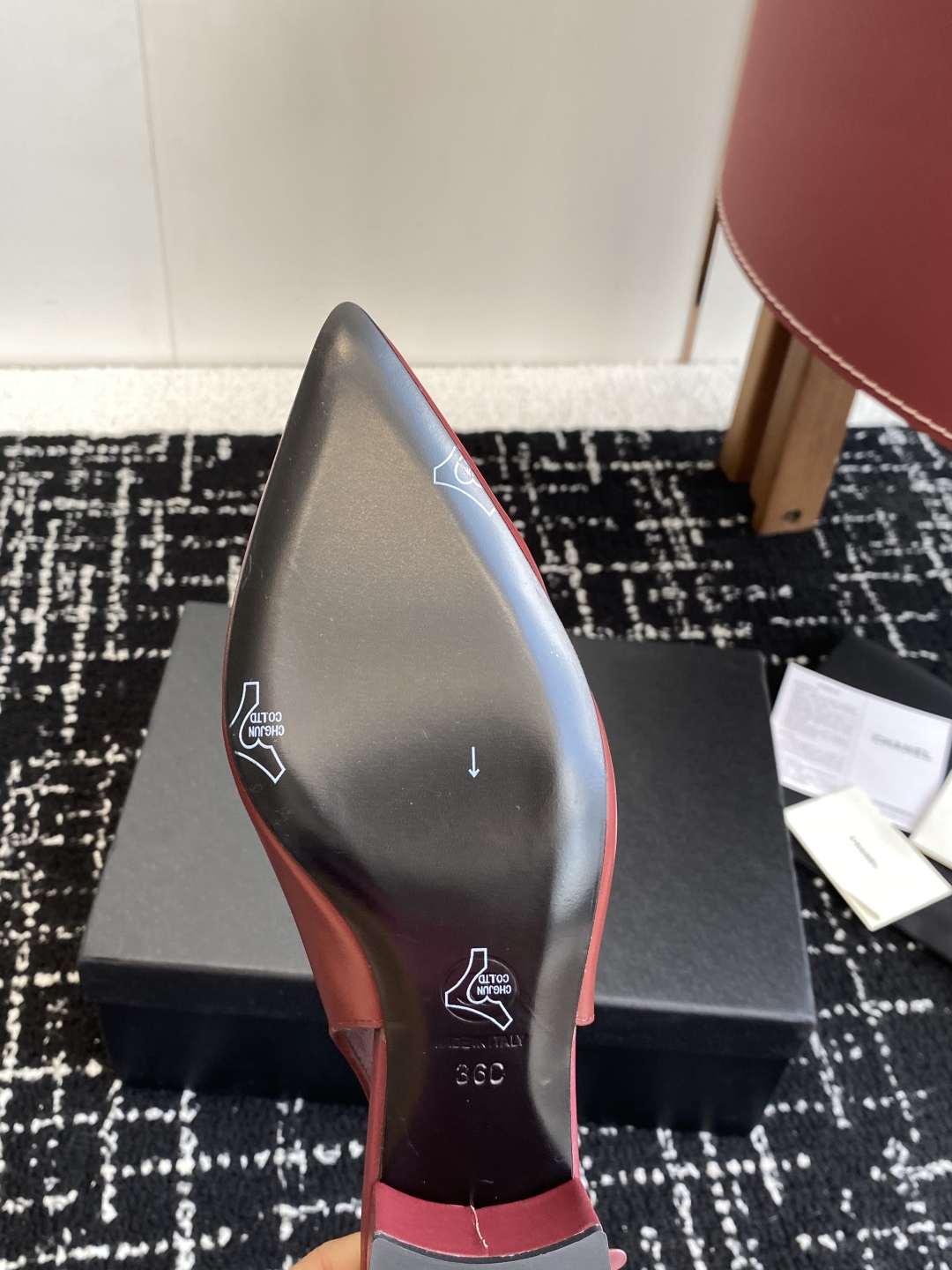 代购级
小香CHANEL25ss 早春新品太香了 蝴蝶结尖头单鞋凉鞋系列!

这双我称之为“氛围感之神”
