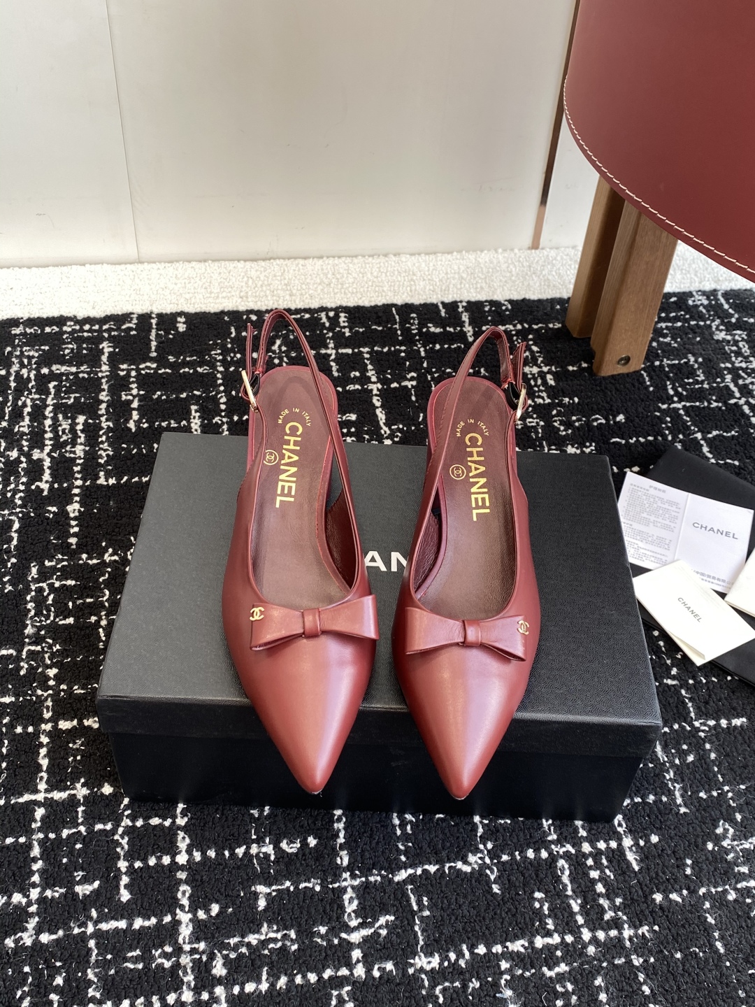 代购级
小香CHANEL25ss 早春新品太香了 蝴蝶结尖头单鞋凉鞋系列!

这双我称之为“氛围感之神”