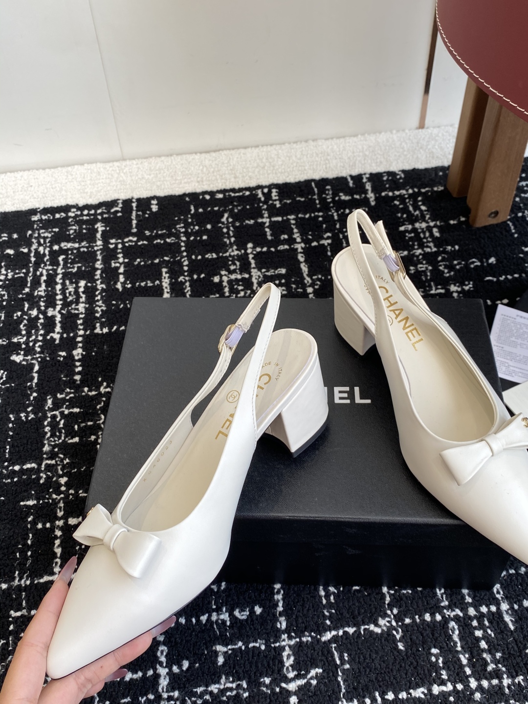 代购级
小香CHANEL25ss 早春新品太香了 蝴蝶结尖头单鞋凉鞋系列!

这双我称之为“氛围感之神”