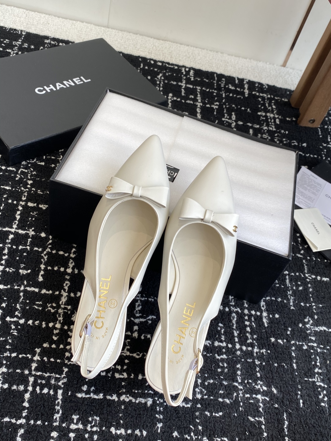 代购级
小香CHANEL25ss 早春新品太香了 蝴蝶结尖头单鞋凉鞋系列!

这双我称之为“氛围感之神”