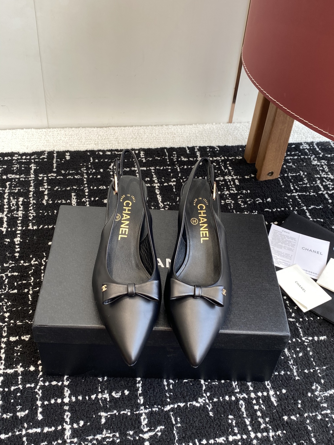 代购级
小香CHANEL25ss 早春新品太香了 蝴蝶结尖头单鞋凉鞋系列!

这双我称之为“氛围感之神”