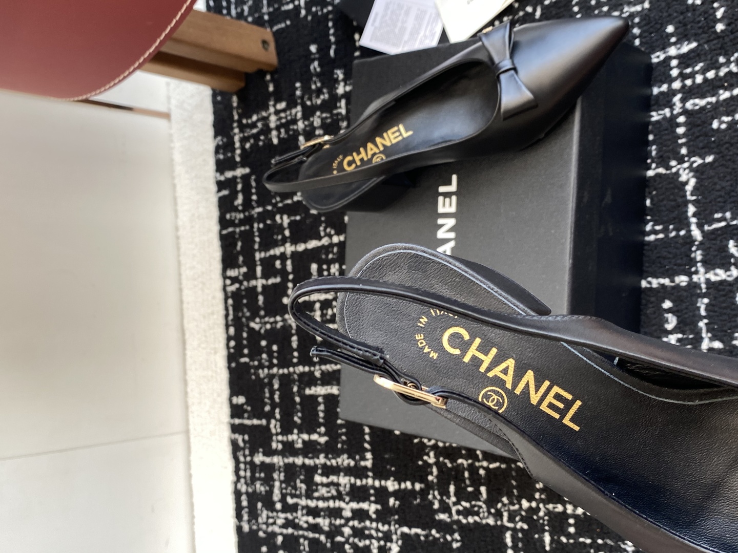 代购级
小香CHANEL25ss 早春新品太香了 蝴蝶结尖头单鞋凉鞋系列!

这双我称之为“氛围感之神”
