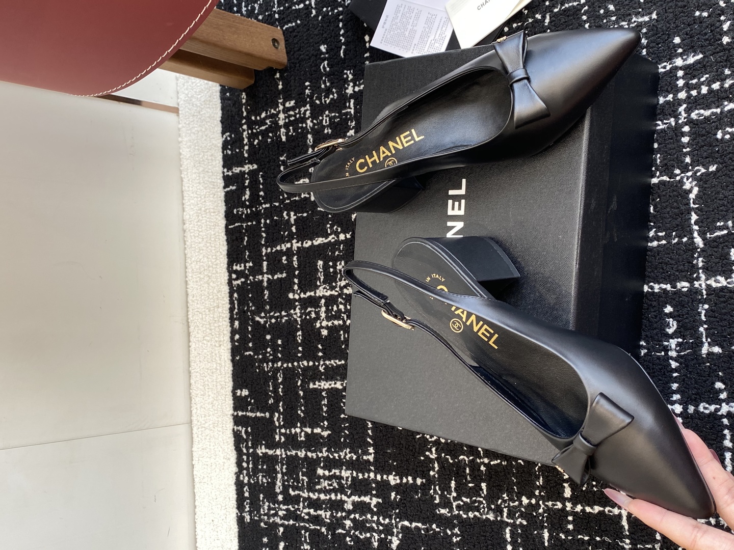 代购级
小香CHANEL25ss 早春新品太香了 蝴蝶结尖头单鞋凉鞋系列!

这双我称之为“氛围感之神”