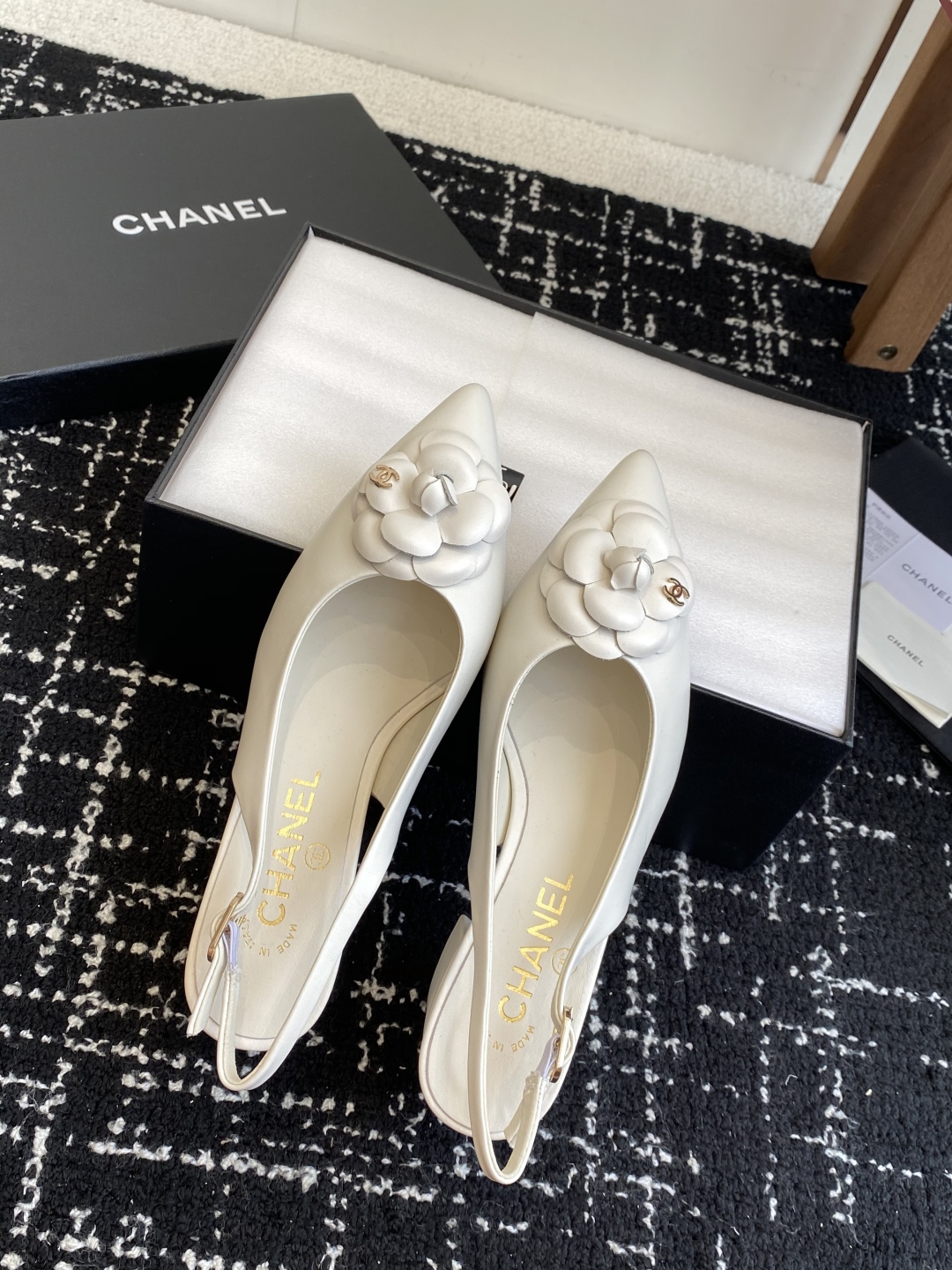 代购级
小香CHANEL25ss 早春新品太香了 山茶花尖头单鞋凉鞋系列!

这双我称之为“氛围感之神”