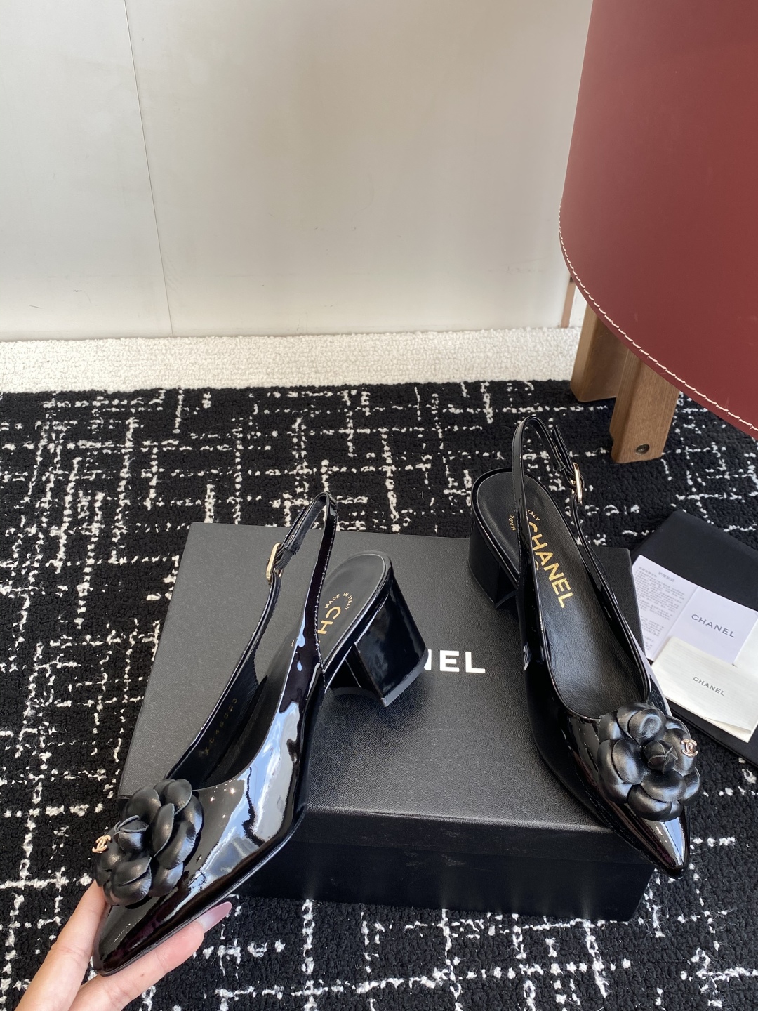 代购级
小香CHANEL25ss 早春新品太香了 山茶花尖头单鞋凉鞋系列!

这双我称之为“氛围感之神”