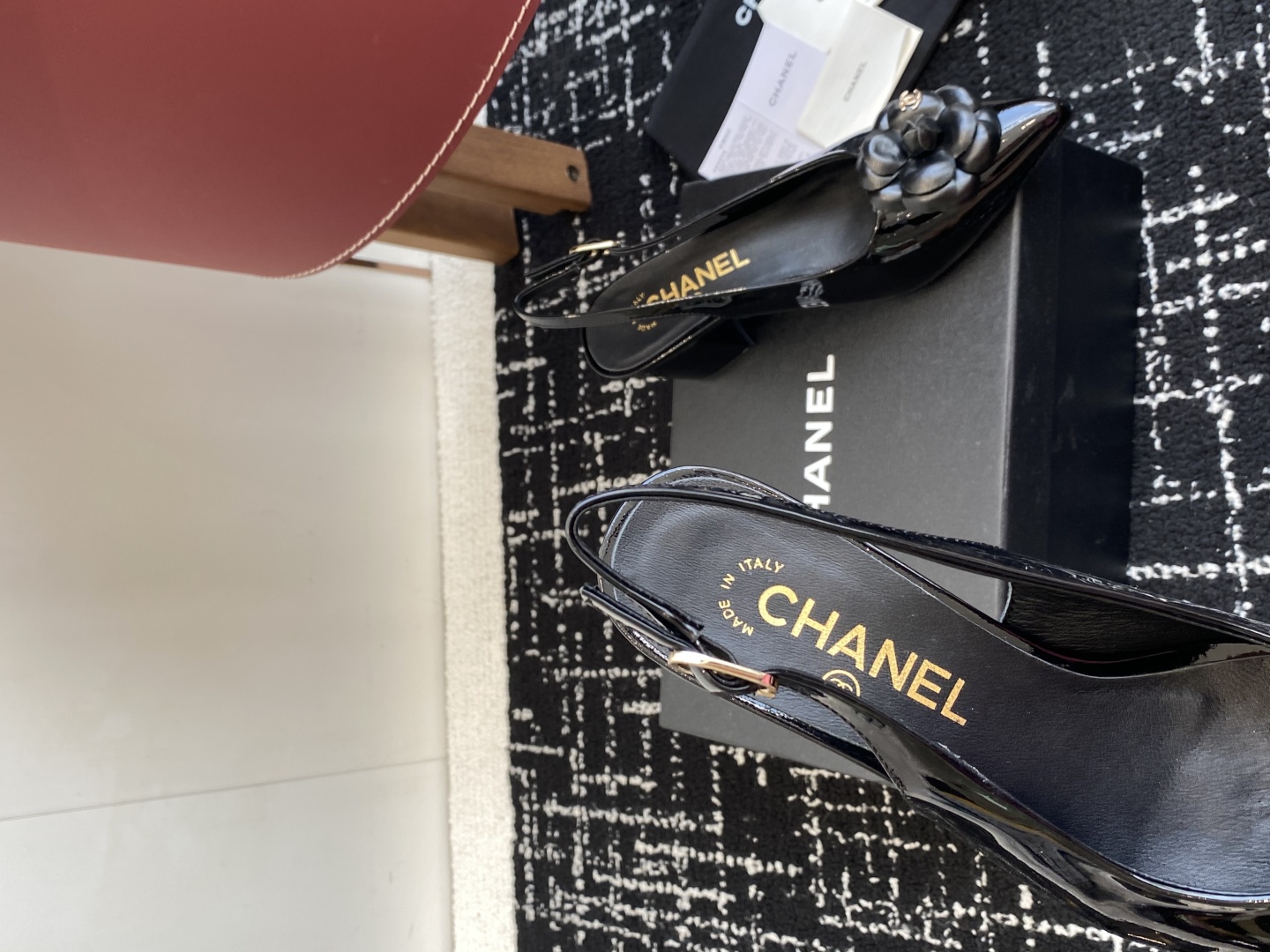 代购级
小香CHANEL25ss 早春新品太香了 山茶花尖头单鞋凉鞋系列!

这双我称之为“氛围感之神”