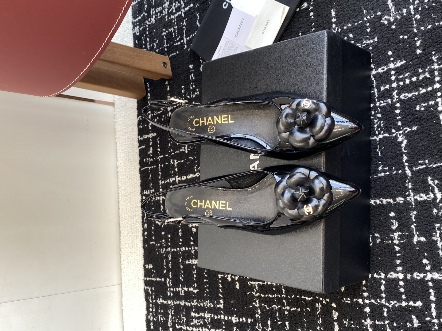代购级
小香CHANEL25ss 早春新品太香了 山茶花尖头单鞋凉鞋系列!

这双我称之为“氛围感之神”