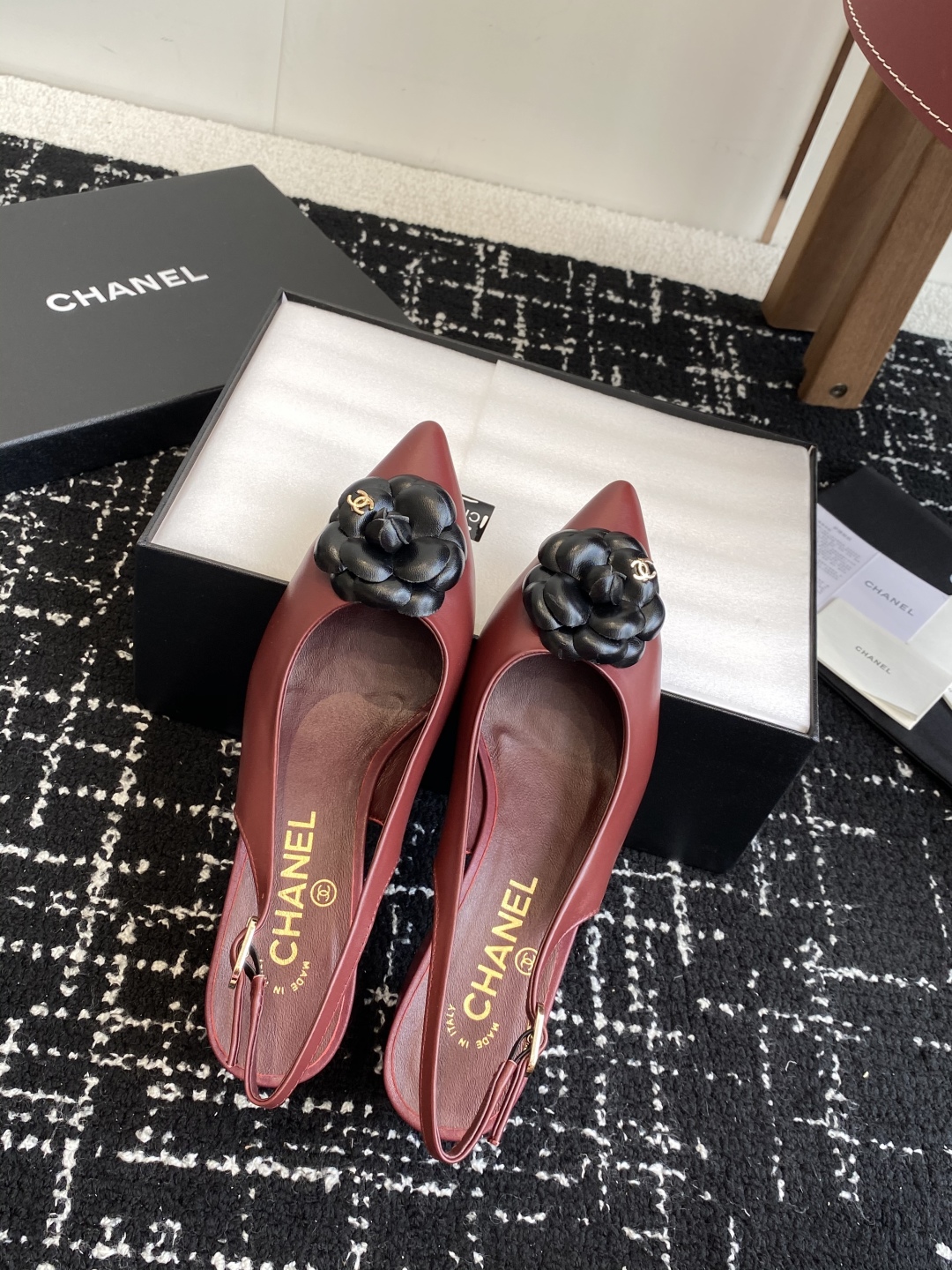 代购级
小香CHANEL25ss 早春新品太香了 山茶花尖头单鞋凉鞋系列!

这双我称之为“氛围感之神”
